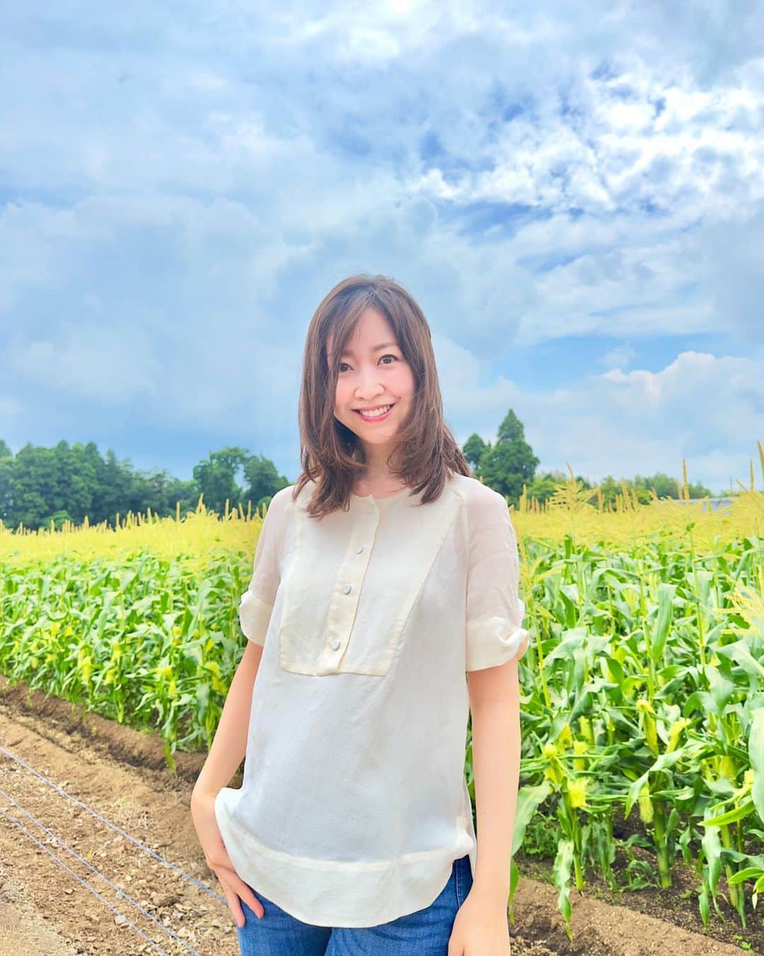 黒川智花のインスタグラム：「♡ 夏の味覚、楽しんでいますか？😋🎵 ▫️ #とうもろこし畑 #🍉🫐🍧🍦🍈🍑」