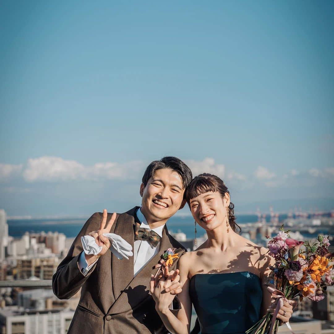 北野クラブ　ソラのインスタグラム：「. . ＝𝐋𝐨𝐜𝐚𝐭𝐢𝐨𝐧＝ . . 神戸の街並みを一望できる レトワールからの眺め. . 大空の下たいせつなゲストの皆様と . . ---------------------------  Bʀɪᴅᴀʟ ꜰᴀɪʀ…  @kitanoclubsolaにて 大好評ブライダルフェアを 開催しております📣  プロフィール欄のHPまたは DMでの受付もしております✳︎  土日祝は“9:00”のご来館 また“会場見学1件目”の皆様には ギフト券“1万5千円分”のプレゼントがあります♡  北野クラブソラスタッフ一同 皆様とお会いできる日を 楽しみにしております😌🌿  ---------------------------  #北野クラブソラ #kitanoclubsola#北野クラブsola#ウェディング#marry花嫁 #ウェディングニュース#ウェディングレポ#プレ花嫁#プレ花嫁さんと繋がりたい #神戸結婚式#卒花嫁レポ#2023冬婚#2023春婚#2023夏婚#2023秋婚#結婚式準備#kobewedding#関西花嫁#神戸花嫁#神戸結婚式#結婚式#solawedding#sola花嫁」