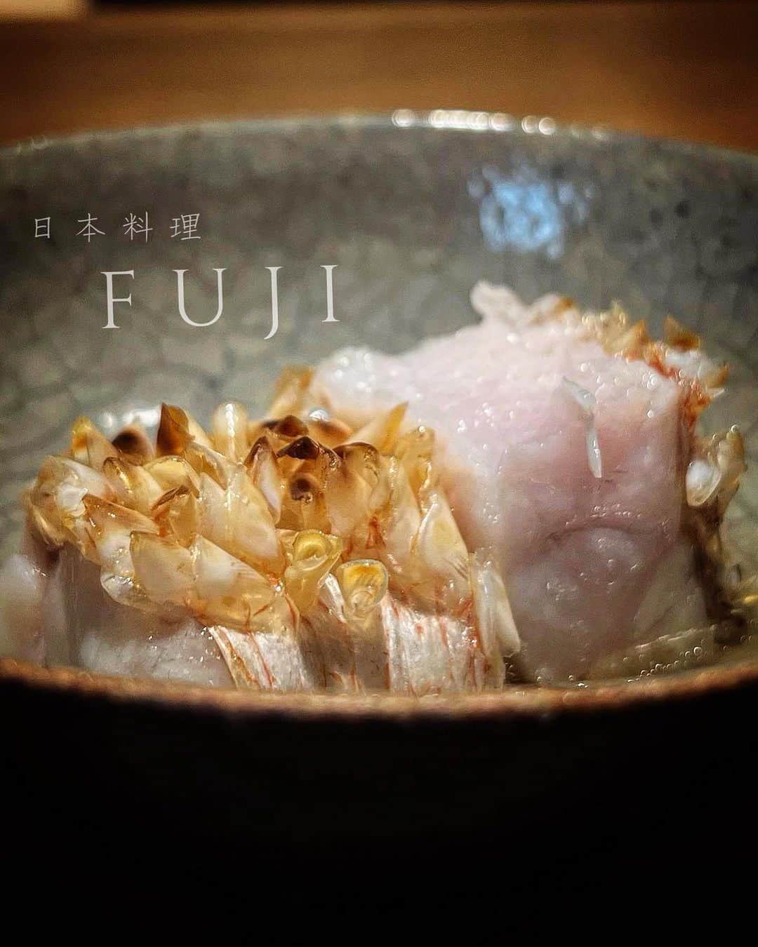 宮崎まこのインスタグラム：「日本料理FUJI🥢静岡  大ぶりのイカ🦑久しぶりだけどおいしー！ふぁあま。  ◼︎甘鯛の松笠焼き ◻︎とうもろこしスープ ◼︎お造りアオリイカ&ハタ ◻︎活け〆鯵 ◼︎おわん  #日本料理 #日本料理fuji #静岡グルメ #日本美食 #サスエ前田魚店 #写真好きな人と繋がりたい #予約困難店　#美食推薦」