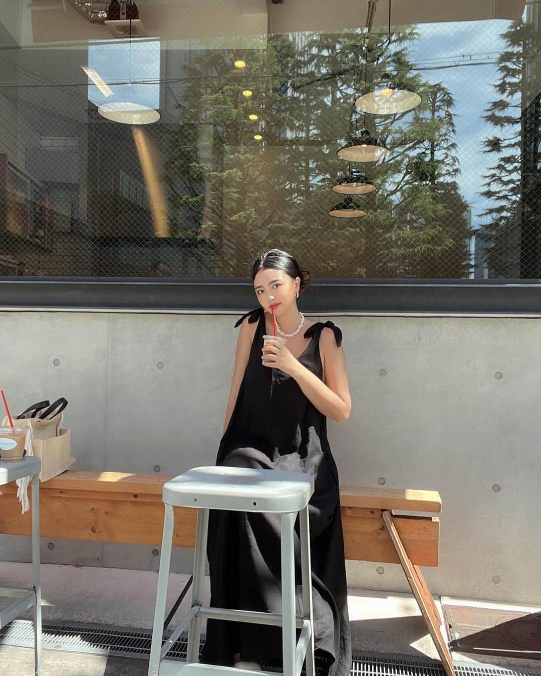 Yumaikaのインスタグラム：「ご近所で見つけたコーヒー屋さん💕  ランチ後のコーヒータイム☕️  夏はやっぱりワンピース✨  体型隠れるし最高🤣👍 👗 @alexiastam_official」