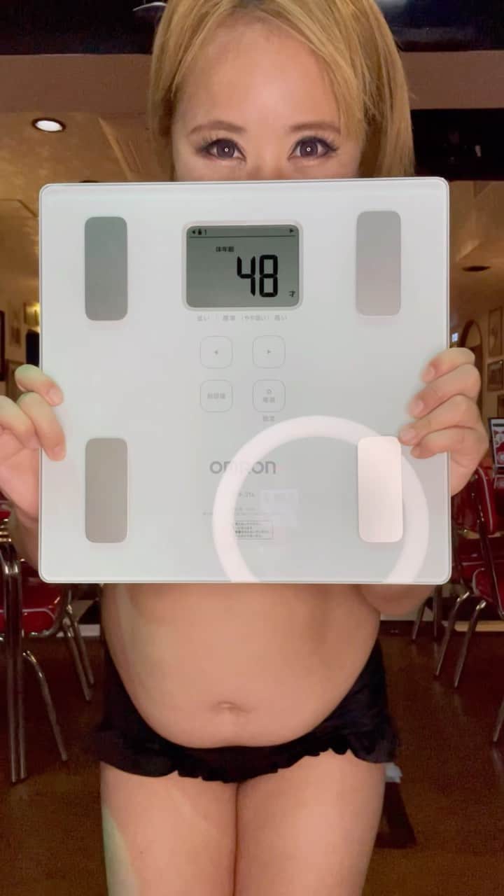 浜田ブリトニーのインスタグラム：「とりあえず食欲は おさまってきた❣️ ⁡ 体重👉52.5Kg BMI👉24.6 ⁡ #ダイエット #産後ダイエット #水着 #産後 #リバウンド #体重計 #体重 #浜田ブリトニー」