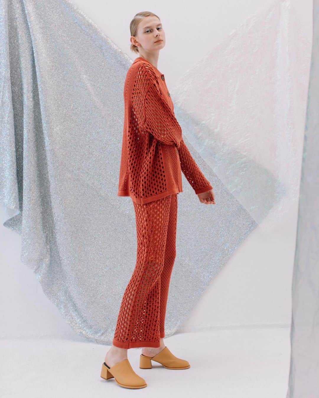 AULA AILAさんのインスタグラム写真 - (AULA AILAInstagram)「・INFORMATION AULA AILA OFFICIAL WEB STOREにて、SUMMER SALE 開催中！！  【2023 SPRING SUMMER COLLECTION】  MESH KNIT SHIRT COLOR ORANGE SIZE 0  MESH KNIT PANTS COLOR ORANGE SIZE 0/1  是非この機会にご覧くださいませ。  #SUMMERSALE #2023SS #セール」7月2日 14時54分 - aulaaila_official
