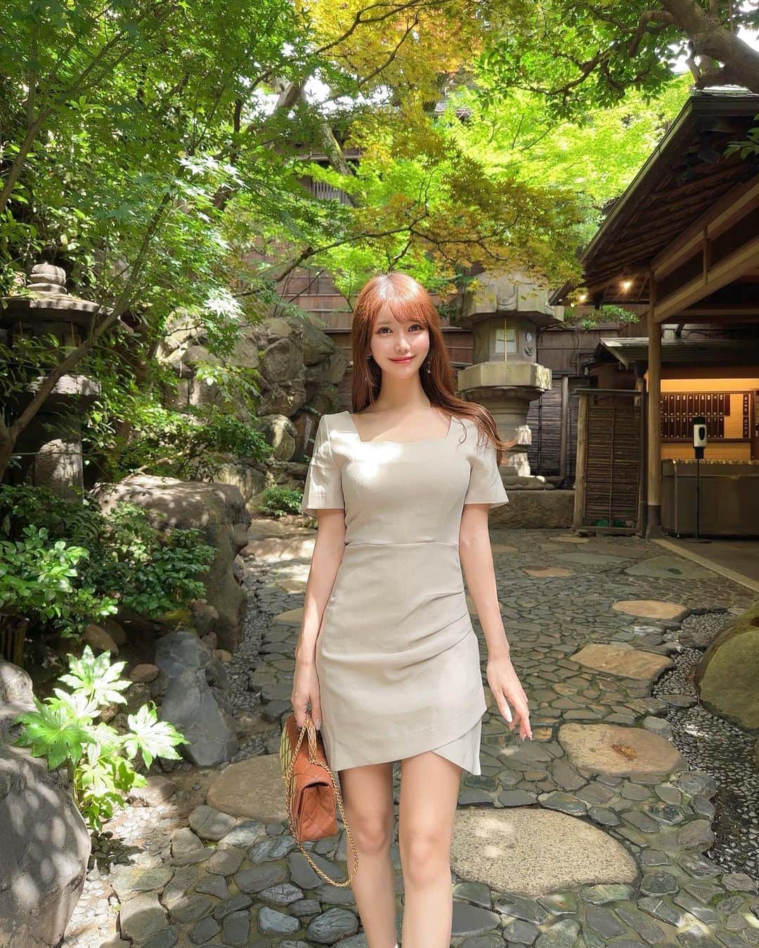 のインスタグラム：「. 暑い日が続くね。。🫠🫠 . 緑があると少し涼やかな気分になれて好き🌿🎐 . . #ootd#fashion#fashionista#japan#japanese#japanphoto#summer」