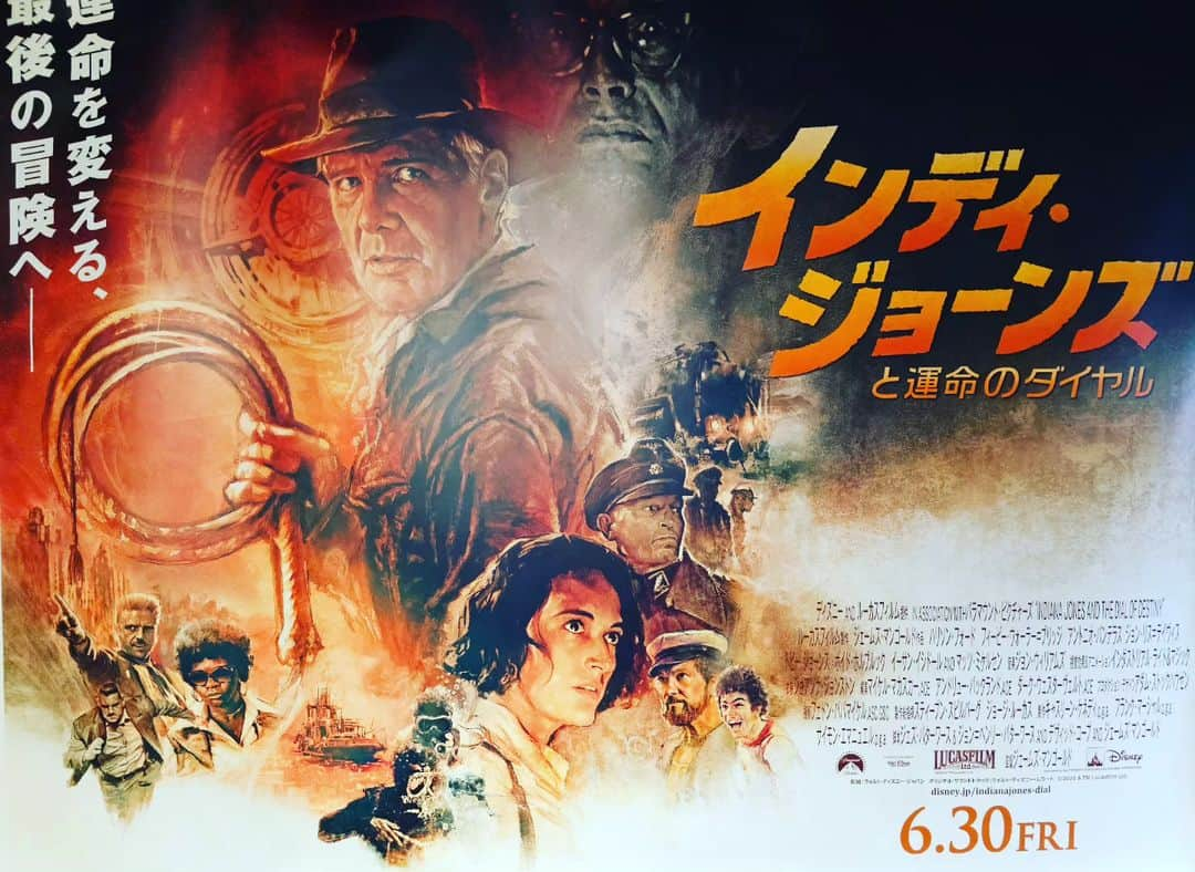 Shihoのインスタグラム：「INDIANA JONES!!!!! 小さい時からインディージョーンズとハリソンフォードが大好きだ。 一体どれだけ多くの人間をワクワクさせたか。 だいたい40年以上同じ役を同じ俳優で映画をやり続けるってすごくない？ ハリソンフォードのインディージョーンズ卒業作となった今回の運命のダイヤル、昨日観てきました。 もうジジイだからとかヨボヨボじゃないかとか内容うんぬんとか、そんなこたあたしには関係ない。 例えどんなであろうと観に行く。 だって大ファンなんだもの。 ファンってそういうことでしょ？ 結果満足。 長い間私たちを楽しませてくれてありがとう！！ これからも死ぬまでインディーと冒険するよ。 ちなみに私が大好きなのは、一番っていうと難しいけど、やっぱり外せないのは最後の聖戦かな。 ショーンコネリーがパパだったのがもう最高だった。 あーまた観たくなってきちゃったな❤️ あ、あとジョンウィリアムズの曲がね、やっぱりね。 最初のフレーズだけで爆上がりしちゃうから。  #indianajones #インディージョーンズ #harrisonford #movie #entertainment #映画 #運命のダイヤル #johnwilliams #singerslife」