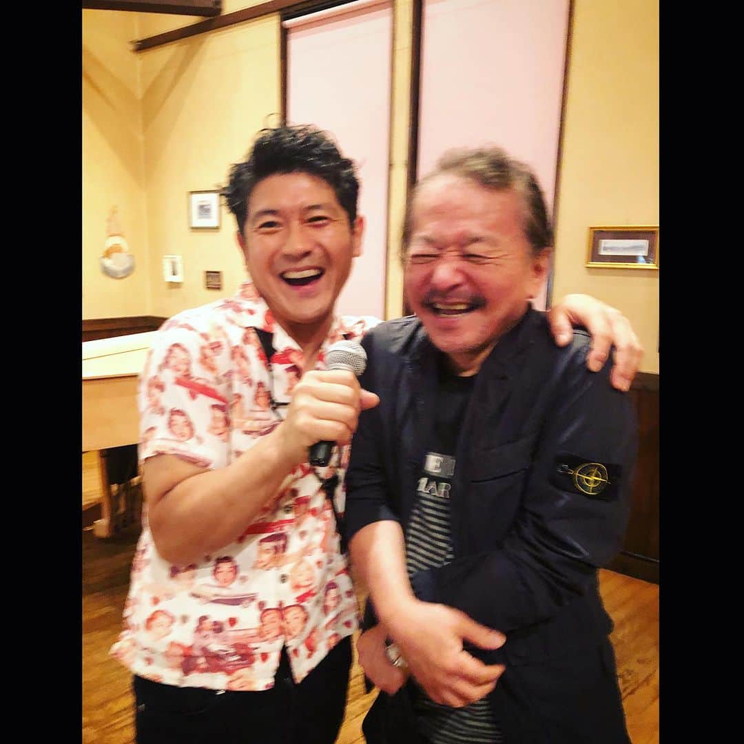 MONKYさんのインスタグラム写真 - (MONKYInstagram)「昨日は加東市ピンクハウスにて、関西の至宝ピアニスト、竹下清志とDUO🚀🚀  まふで実家感すらあるピンクハウスの最好な雰囲気のなかで、竹下さんとのJazzな時間、ほんとに楽しかったです。  やっぱり最好！ピンクハウス！  ありがとうございました🚀🚀  そして、今日は、竹下清志の弟子でもある、デンジャラスクイーン、茶之木一世とDUO。  西宮は甲東園のAlchemyにて。  今夜も面白い夜になるのは間違いない♬  そして明日は梅田ロイヤルホースでThe Skeletons  この日もヤバい夜確定してますからねーw  是非遊びに来て下さい〜♬」7月2日 15時11分 - ____monky____