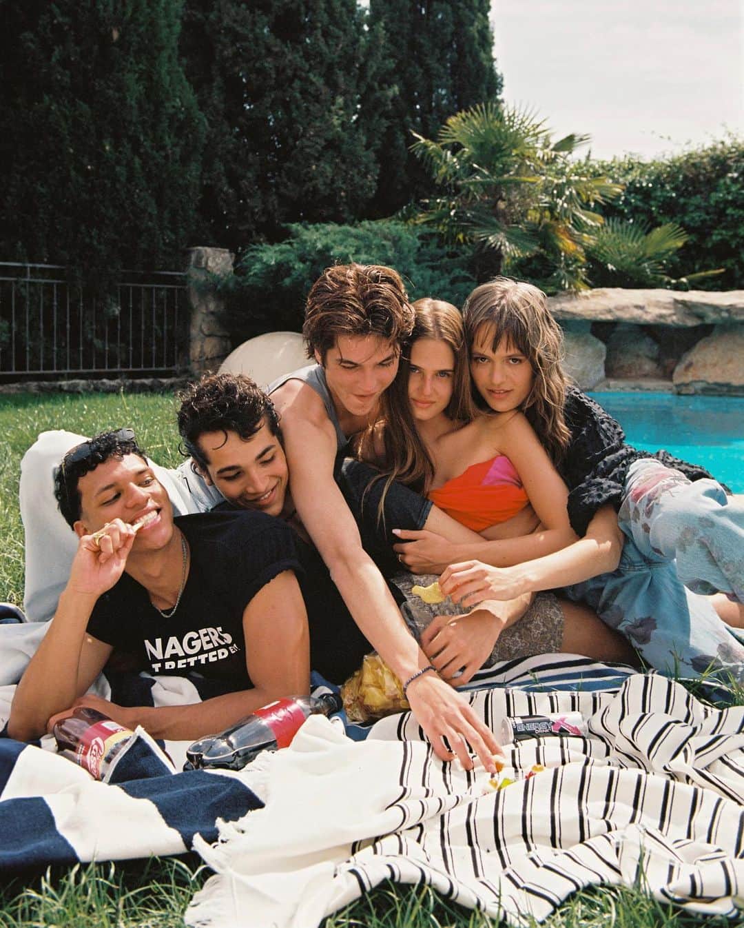 エイティーズのインスタグラム：「For summer 2023, EY! is back with a special mini edition publication photographed by Fede Delibes. The issue gathers curious and party-loving youth at a remote villa outside of Madrid where Spanish clichés clash with tomorrow’s prodigy.」