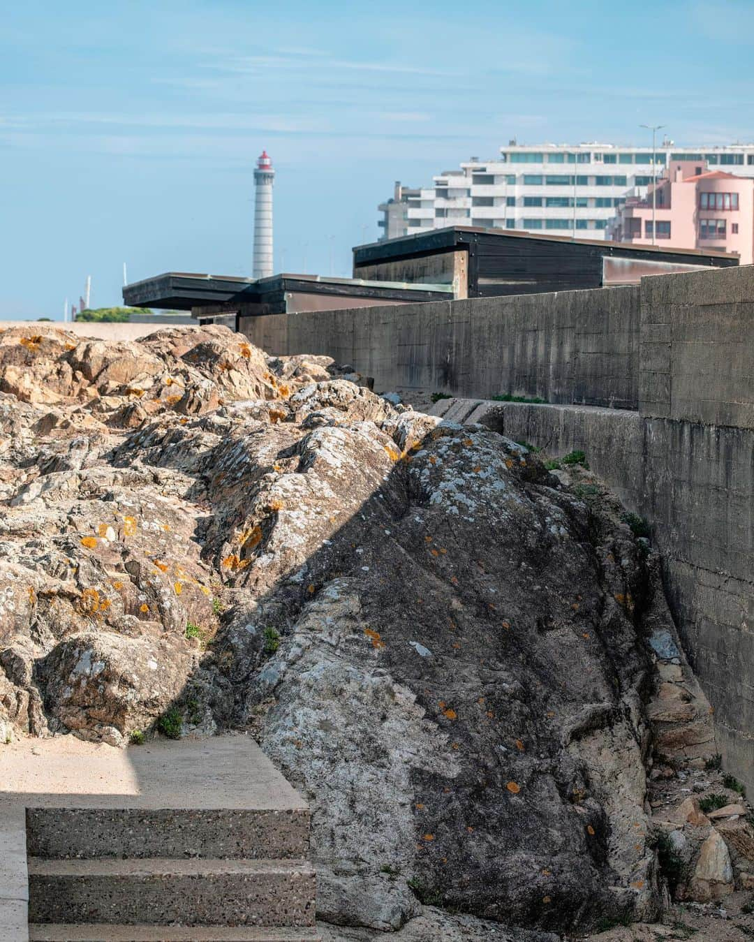 Nicanor Garcíaさんのインスタグラム写真 - (Nicanor GarcíaInstagram)「Understanding the environment : Entendiendo el entorno #nicanorgarcia @travelarchitectures @tours_casadarquitectura   What makes a good architectural project? Perhaps the best ones are those that truly comprehend the essence of their surroundings, leveraging their strengths to enhance the overall experience. Alvaro Siza achieved exactly that with his remarkable work on the Leça de Palmeira beach, seamlessly integrating the breathtaking beauty of the Atlantic Ocean as a focal point for the citizens enjoyment.  Thanks to @casadaarquitectura it is possible to visit this project and many more (thank you for the recent tour!). Check their website to book a visit too.  #itinerariosiza #casadaarquitectura #centroportuguesdearquitectura @loja_casadaarquitectura #lojadacasa #arquiteturaportuguesa #matosinhos #porto #alvarosiza  @fujifilm.es  #fujifilmcalendario2024enero #fujifilmcalendario2024febrero #fujifilmcalendario2024marzo #fujifilmcalendario2024abril #fujifilmcalendario2024mayo #fujifilmcalendario2024junio #fujifilmcalendario2024julio #fujifilmcalendario2024agosto #fujifilmcalendario2024septiembre #fujifilmcalendario2024octubre #fujifilmcalendario2024noviembre #fujifilmcalendario2024diciembre」7月3日 0時48分 - nicanorgarcia