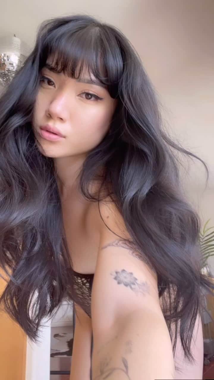 Marycakeのインスタグラム：「my love language is lingerie 🫶🏻 @godsavequeens_official」
