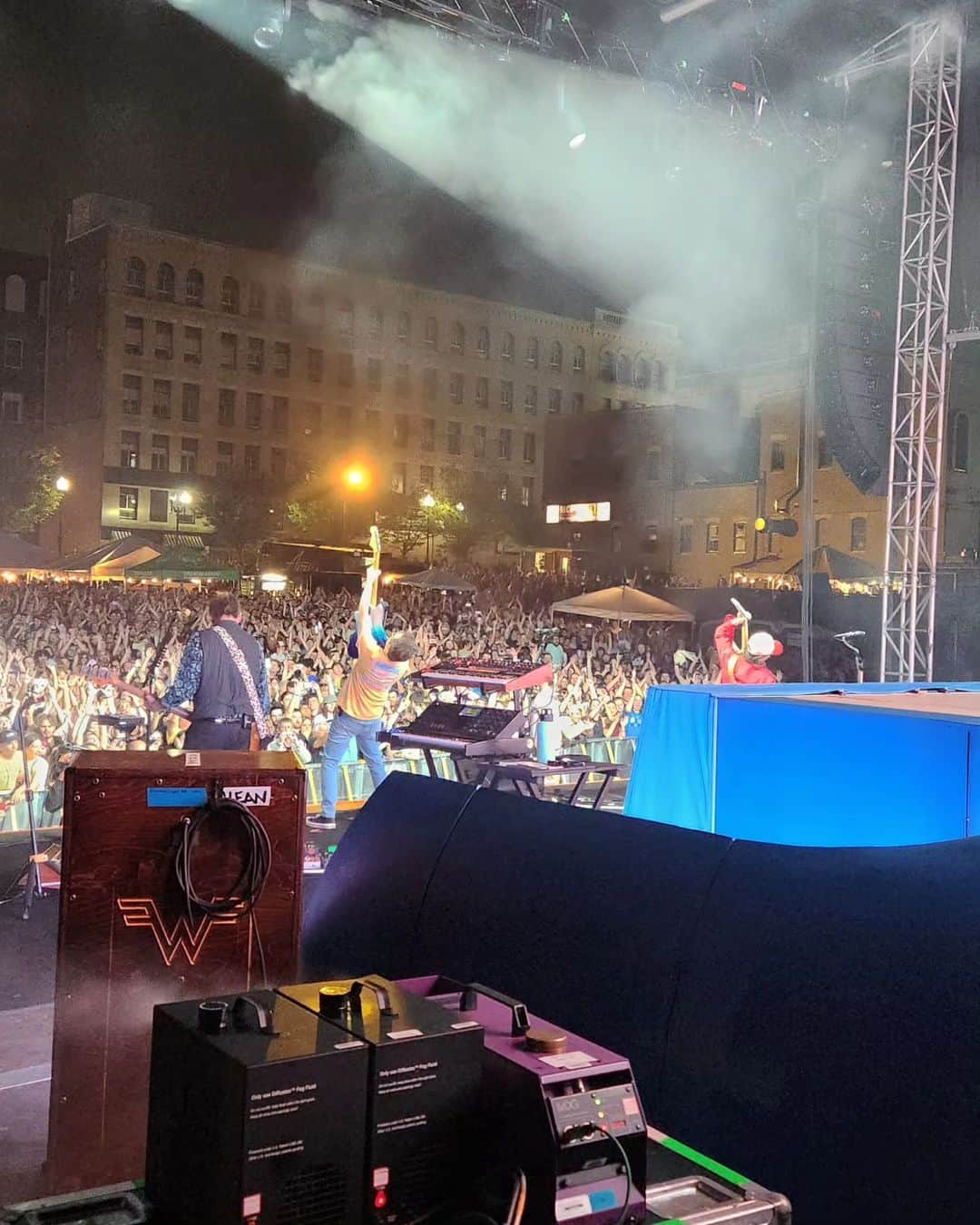 リヴァース・クオモのインスタグラム：「Worcester, MA 7-1-23. I told you all to get saucy, but I wasn't expecting it to get spicy! You were wild! But in a good way.  Thanks to Jay from tiktok for playing M1 and to @wickedjoyful for making a 1 of 1 Trash Bath Rivers action figure.   See you Weezies in Canadaigua tomorrow.」