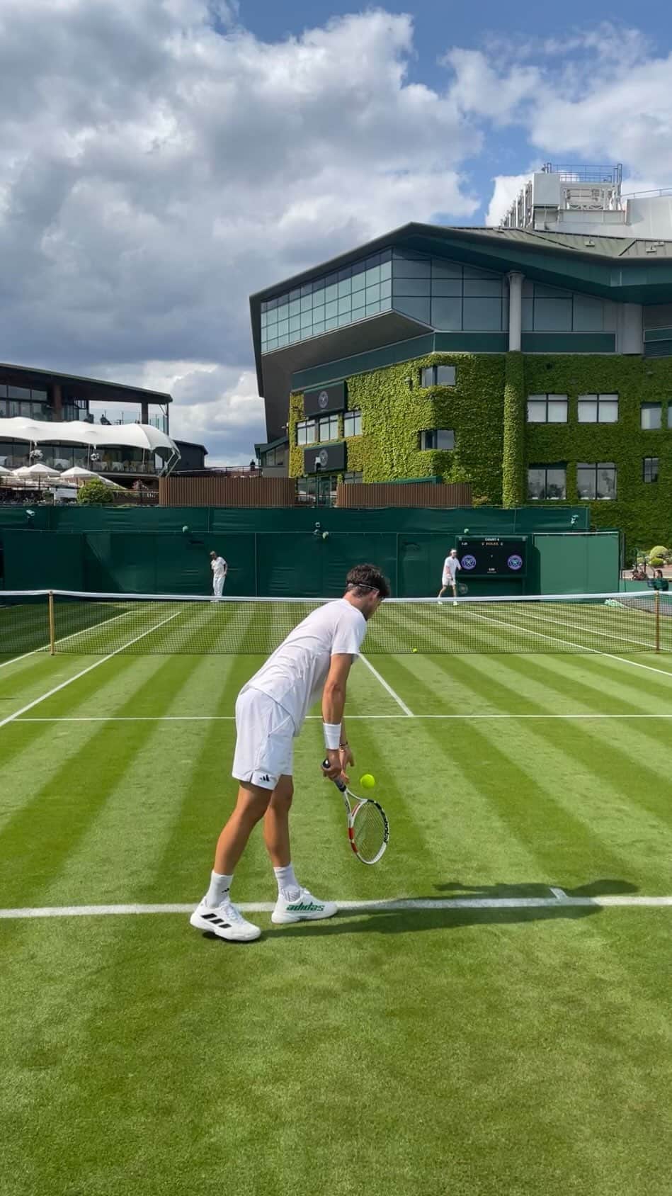 ドミニク・ティエムのインスタグラム：「Wimbledon moments 🎾🤍  @wimbledon」