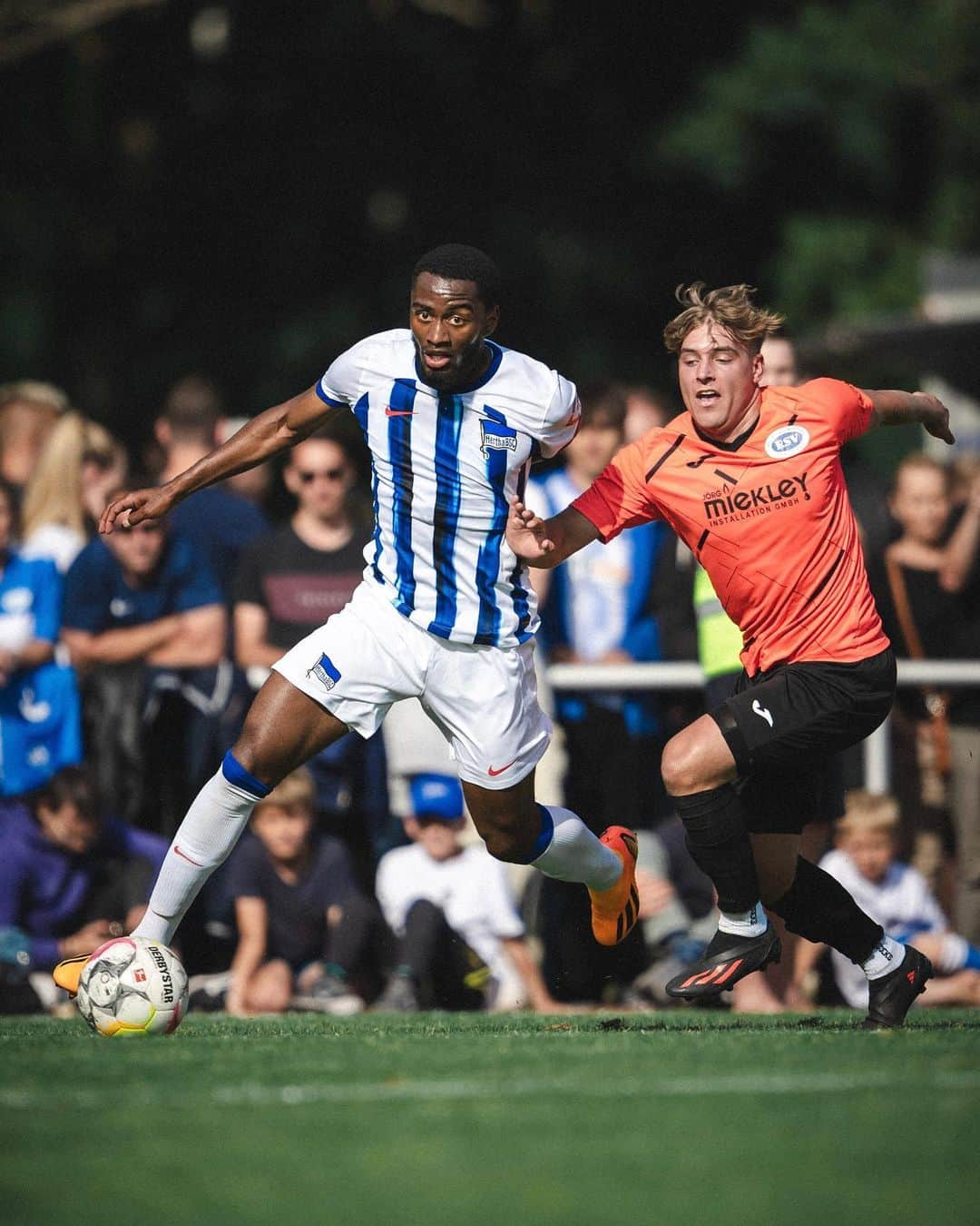 ヘルタ・ベルリンさんのインスタグラム写真 - (ヘルタ・ベルリンInstagram)「Abpfiff. Unser Testspiel gegen @rsv_eintracht_1949_fussball endet 0:6. 💪 Großer Dank an die mitgereisten Fans! 🫶 Habt noch einen schönen Sonntag. 💙🤍 . . #RSVBSC #HaHoHe #HerthaBSC」7月3日 1時00分 - herthabsc