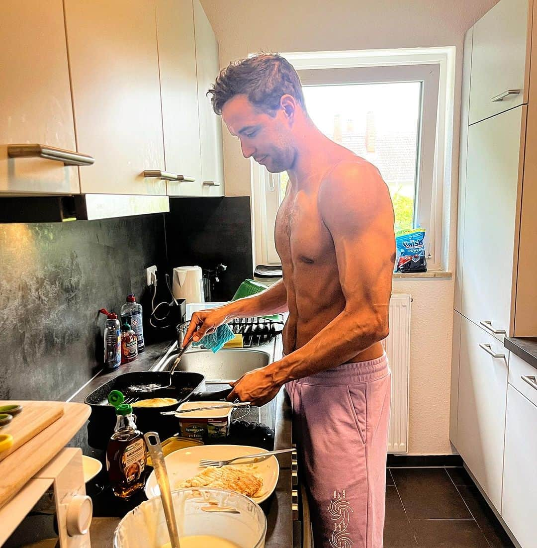 チャド・ルクロのインスタグラム：「Sunday is 🥞 day 👌🏼」