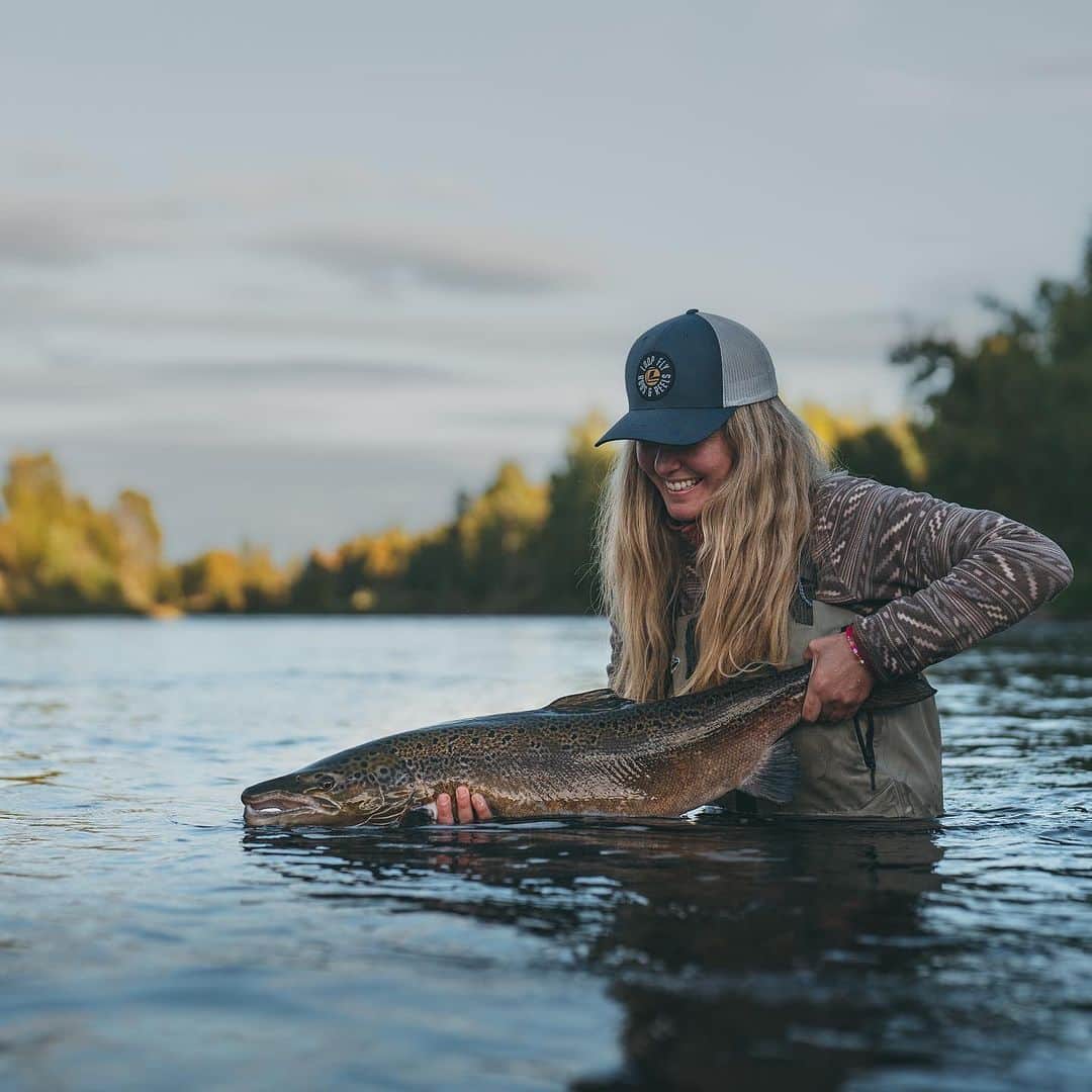 patagoniaさんのインスタグラム写真 - (patagoniaInstagram)「Growing up, fishing was always second nature to Emilie Björkman (@emilie.bjorkman). Her parents passed along a love of the outdoors and water, setting in motion a lifelong passion that would come to define her: fly fishing for Baltic salmon on the wild rivers of northern Sweden.   Through her eyes, we track a species that has faced existential challenges in recent decades, and we meet just a few of the individuals who have spent their lives pursuing and advocating for these fish.   Watch the full film at the link in bio.  Photos: Ted Logart (@tedlogardt)   #WildFishActivism #ItsAllHomeWater」7月3日 1時08分 - patagonia