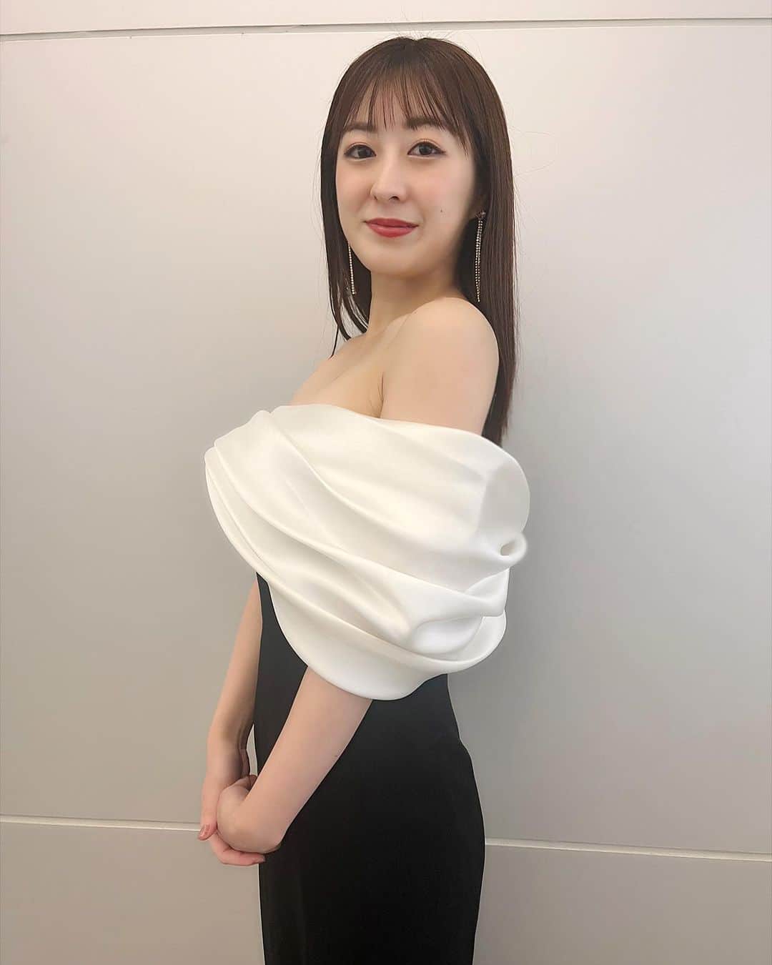 伊豆田莉奈のインスタグラム：「วันนี้ครบ6ปีที่รินะย้ายมาเมืองไทยแล้วค่ะ✨️✨️ ตอนที่มาก็ไม่ได้คิดว่าจะอยู่นานแค่ไหน5555 แต่ตอนนี้รินะมีความสุขนะคะ😌🤍 ถึงแม้ว่ามาทำงานที่ต่างประเทศคนเดียวยากไหม? ยากมากๆๆๆๆๆ5555 แต่ดีใจที่มีคนที่อยู่กับรินะตังแต่รินะเข้ามาเมืองไทยและจนถึงตอนนี้นะคะ🥰 ขอบคุณที่รับคนญี่ปุ่นคนนี้ที่อยู่ในเมืองไทยค่ะ😌🫶 รักทุกคนมากๆนะ💝  今日でタイに来て6年目になりました✨️ タイに来たばかりの時はこんなに長く居るとは思ってなかったです(笑) でも莉奈は今タイに居てハッピーですよ😌🤍 正直に言うと1人で海外に来てお仕事をするのは難しいです😂 でも莉奈がタイに来てからずっと莉奈の側に皆さんが居てくれてるから嬉しいです🥰 莉奈がタイに居るのを受け入れてくれた皆さんありがとうございます😌🫶 みんなのことが大好きです💝  #izurinacgm48 #伊豆田莉奈 #いずりな #CGM48 #BNK48 #タイ」