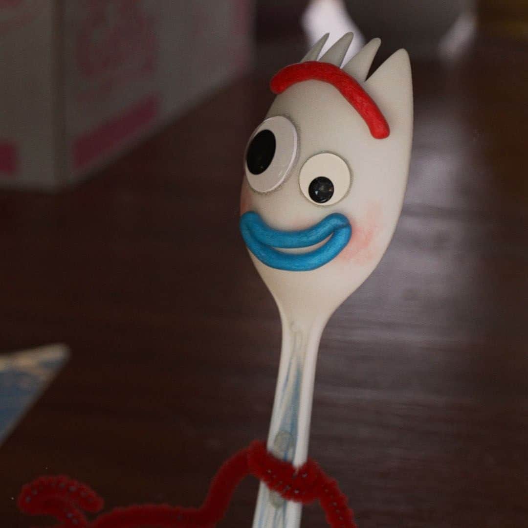 Disney Pixarさんのインスタグラム写真 - (Disney PixarInstagram)「It’s time for a summer you’ll never forget! ☀️ Who would you take along for the adventure?   🍝 for Giulia  🎫 for Tyler 🎈 for Russell 🚖 for Cruz 🦈 for Destiny 🍴 for Forky  Other? Let us know in the comments.」7月3日 1時30分 - pixar