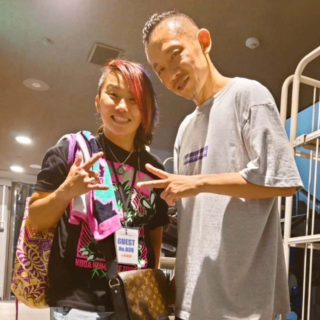 加藤園子のインスタグラム：「#倖田來未さん ライブ行ってきた😍 昼夜共に内容が違うセットリストはヤバイです🔥‼️ いつもの仲間と全力で楽しんだ😆💕  実は地方公演も行ったけどw  最高にカッコいいダンサーの #大場進一さん ともお久しぶりに会えました😍 本当にありがとうございました♥️✨  最強の刺激&パワーいただきました🔥‼️  #KODATOUR23 #倖田來未 さん #加藤園子 #女子プロレス #オソロ #ツアーtシャツ」