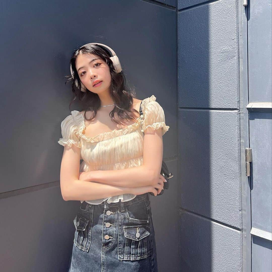 神田萌衣のインスタグラム：「🤍  髪くるくるにするのハマってる👩🏻‍🦱」