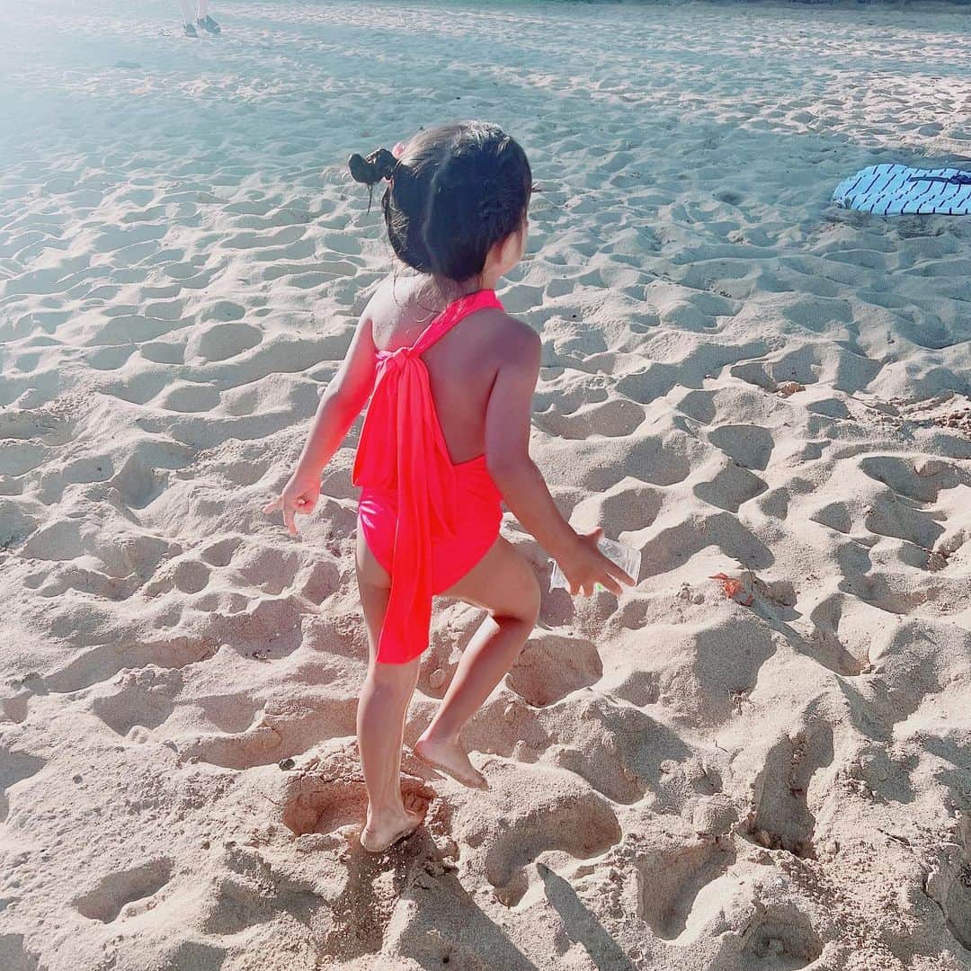 西山美希子さんのインスタグラム写真 - (西山美希子Instagram)「TOIRO SISTERS💓ハワイの青い海と空にピンクの水着が映えてる！眩しいピンクにおリボンの裏地はオレンジ🎀🧡　#TOIRO #TOIRO.」7月2日 17時13分 - mariaclove