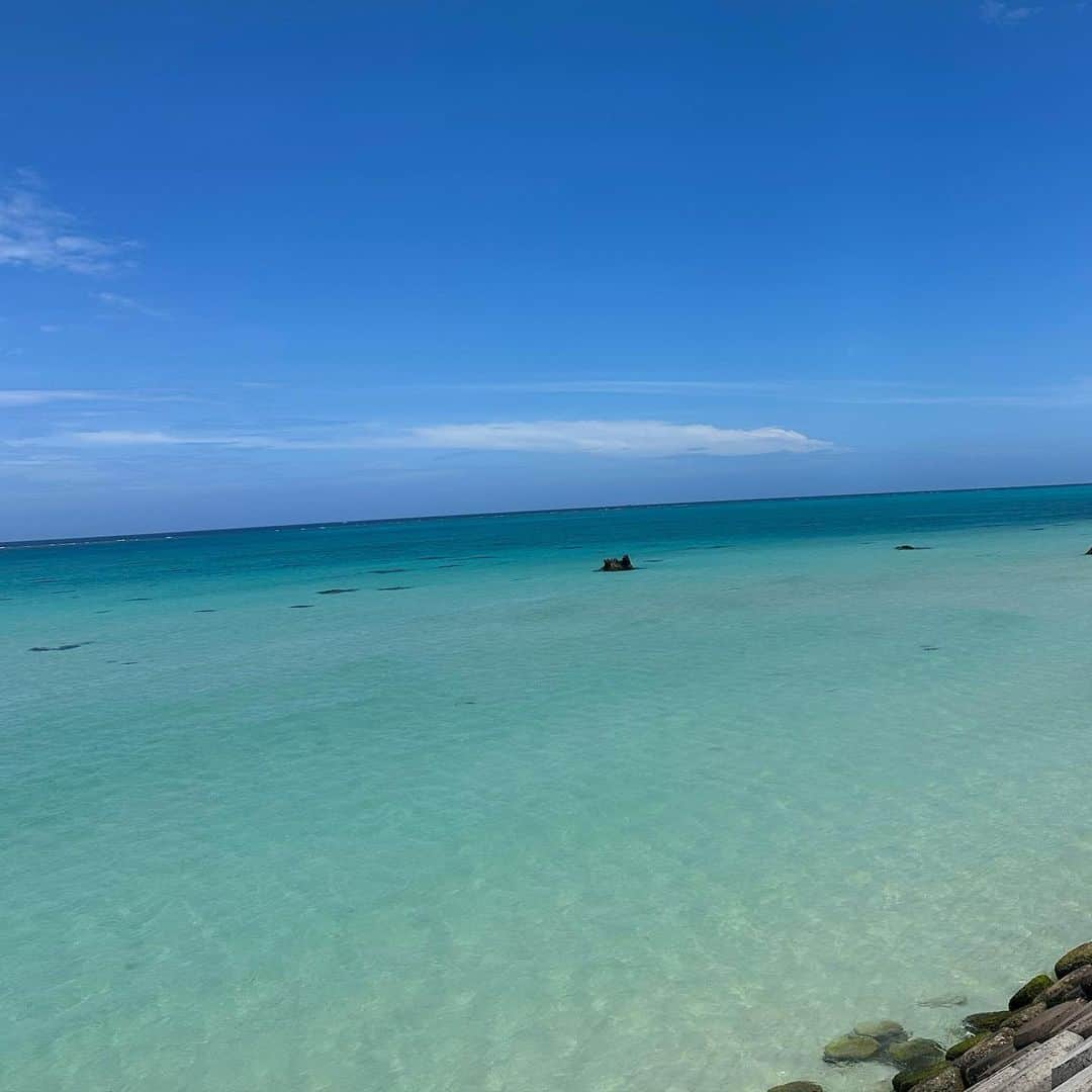 中町綾さんのインスタグラム写真 - (中町綾Instagram)「海が綺麗すぎて本当に海か舐めて確認するのあるあるだよねっ」7月2日 17時24分 - ayanakamachi