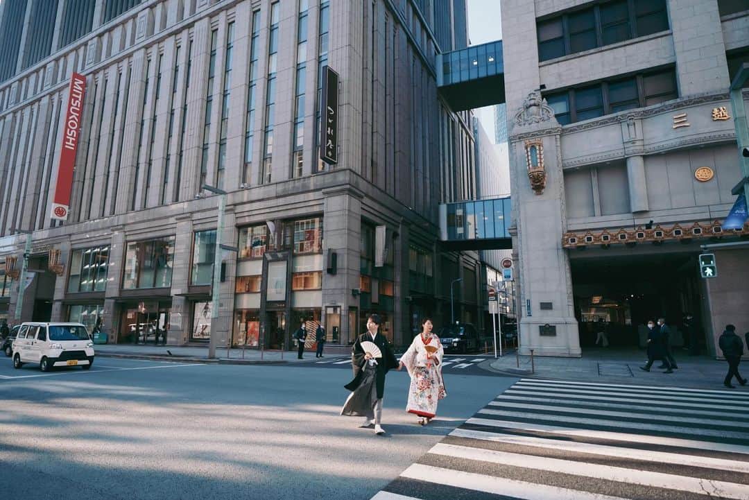 ラヴィ•ファクトリーさんのインスタグラム写真 - (ラヴィ•ファクトリーInstagram)「. 【写真で叶える結婚式】 . 普段の何気ない場所も おふたりの特別なものに🤍  思い出の場所や憧れの構図でお写真を残して💫  . —————— ラヴィファクトリー: @tokyo_laviephotography Photographer: @guppy_photograph AREA:JAPAN,TOKYO —————— @laviefactoryをフォローして #laviefactory #ラヴィファクトリー のハッシュタグをつけて お写真を投稿してみてくださいね✳︎ . こちらの公式IG（@laviefactory） で取り上げさせていただきます✨ . 思わず笑顔になれるハートのある 「家族写真」はラヴィクルール* >>>@laviecouleur_official . #wedding #weddingphotography #photo  #ハートのある写真 #instawedding #結婚写真 #ウェディング #ウェディングフォト #撮影指示書 #ロケーションフォト #前撮り#写真好きな人と繋がりたい #フォトウェディング #卒花 #後撮り #ウェディングニュース #前撮り小物 #前撮りフォト #前撮りアイテム #ウェディング撮影 #撮影構図 #前撮りアイディア #撮影指示書 #花嫁コーディネート #花嫁コーデ #和装ロケフォト #東京駅前撮り #東京前撮り」7月2日 17時50分 - laviefactory