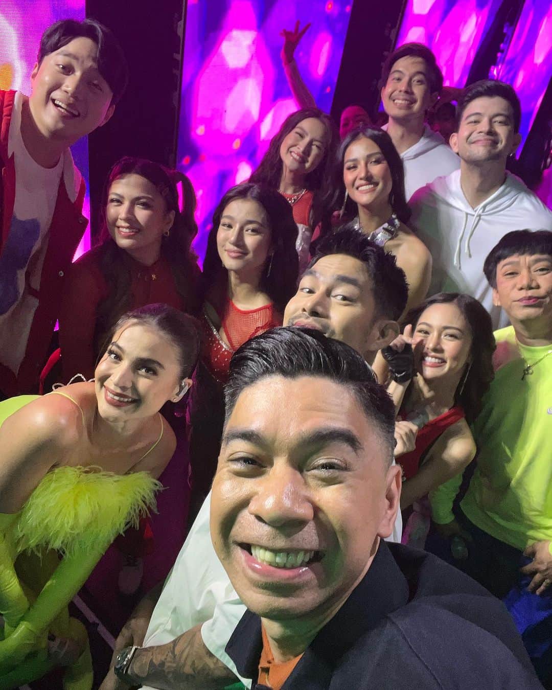 Alexa Ilacadさんのインスタグラム写真 - (Alexa IlacadInstagram)「Very grateful to have been part of such an epic & iconic moment in PH tv history. Kapamilya 👨‍👩‍👧‍👦 x Kapuso ♥️. Maraming salamat, madlang kapuso! Truly one for the books. Thanks for having me, @itsshowtimena!   💄 @owensarmiento  💇🏻‍♀️ @angeljamelarin_hair Jewelry from @carriecollections  #StyledByPattyYap @pattyyap wearing @maison_soriano ⚫️」7月2日 18時07分 - alexailacad