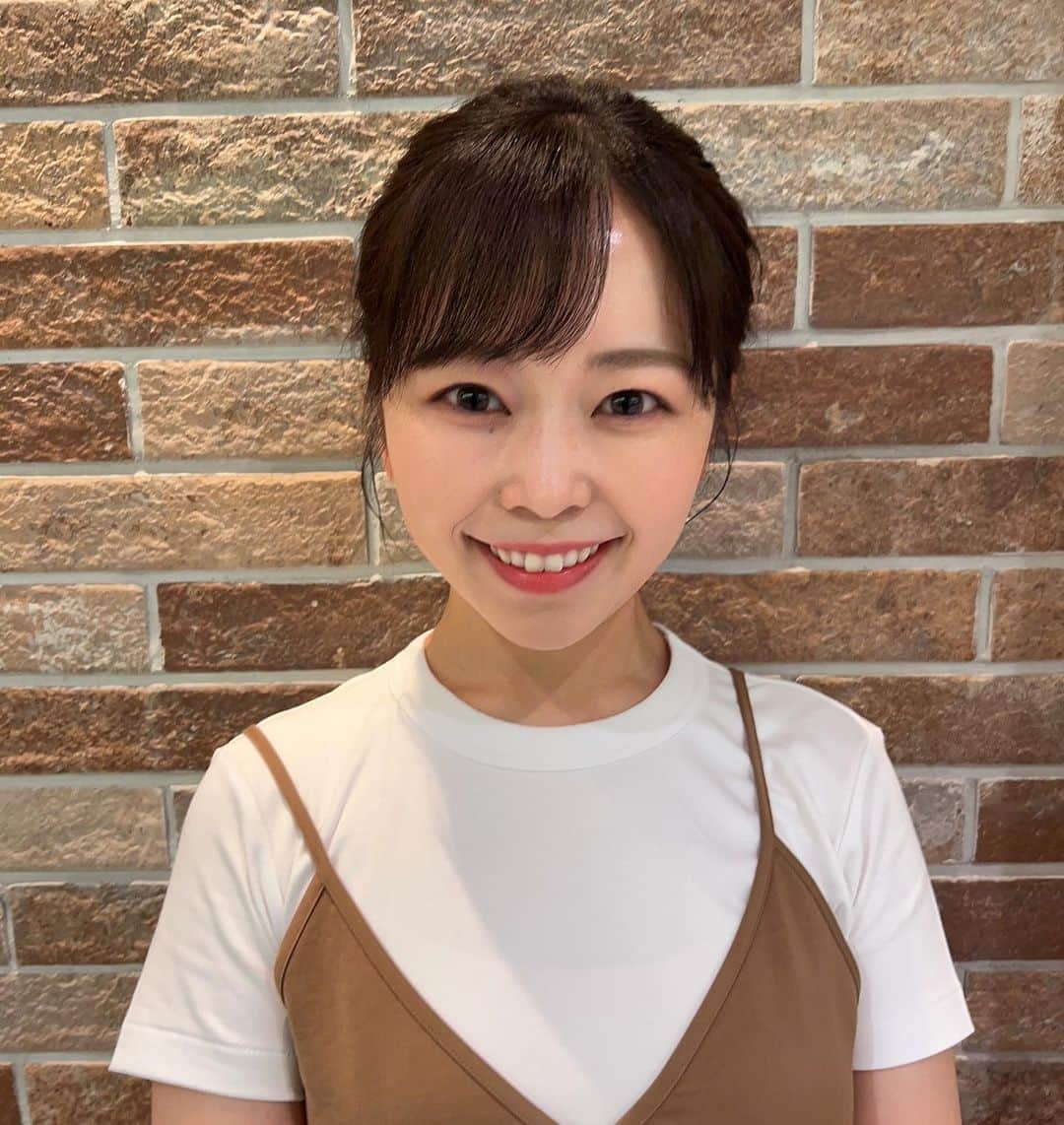 出世凪沙さんのインスタグラム写真 - (出世凪沙Instagram)「. 髪が伸びてきたから久しぶりにヘアアレンジしてみた✌️  このまま伸ばして色んなアレンジに挑戦してみたい気持ちと、バサっと切りたい気持ちが半分ずつ、、🥹 迷ってる間に夏終わりそう。笑 . #ヘアアレンジ#何アレンジ#名前わからん#とりあえずいっぱい三つ編みしたやつ#夏ヘア#夏コーデ #フリーアナウンサー#出世凪沙」7月2日 18時35分 - nagisa_shusse