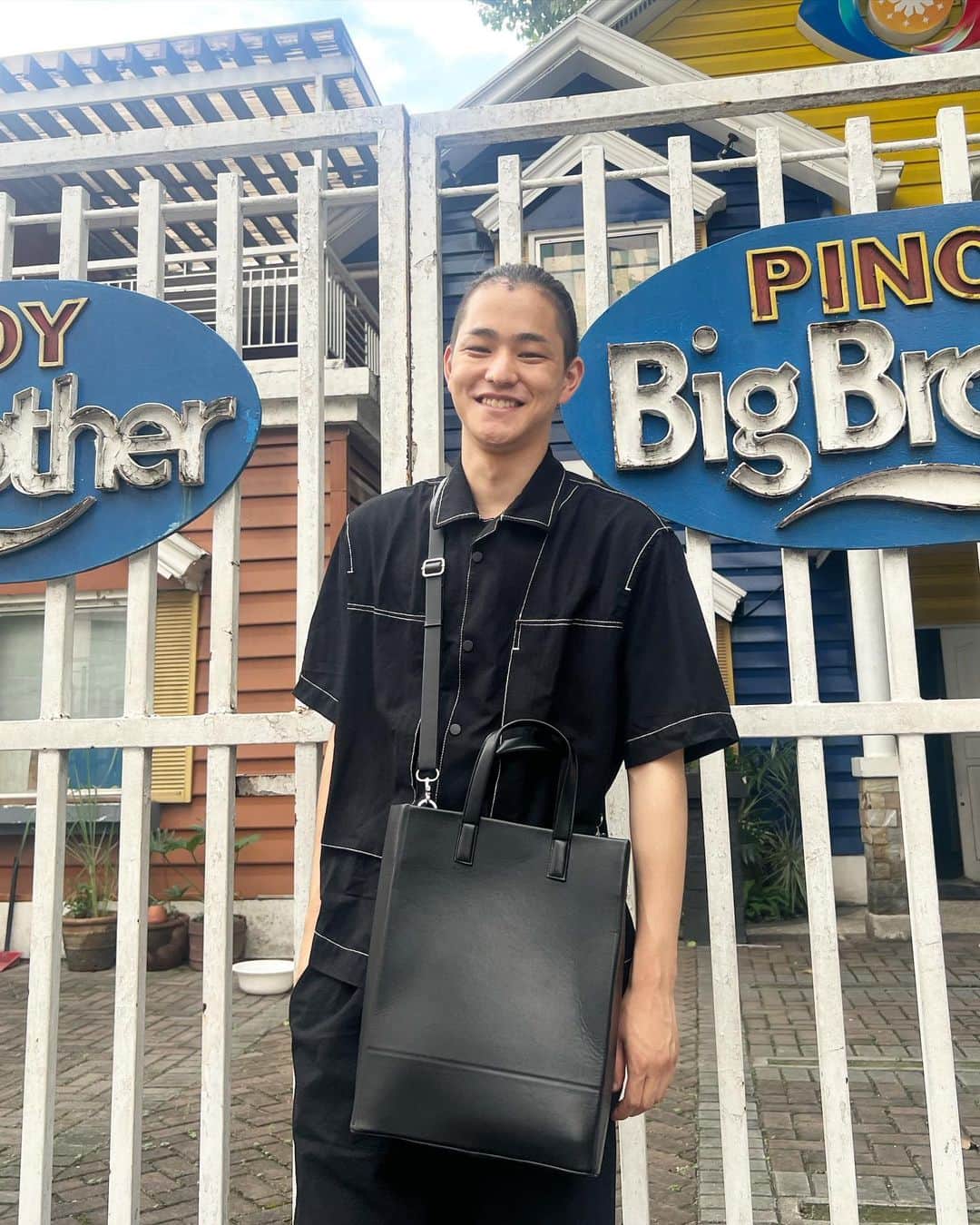三海裕弥のインスタグラム：「It's been a while!🏠👨‍👩‍👦‍👦✨ #PBB」