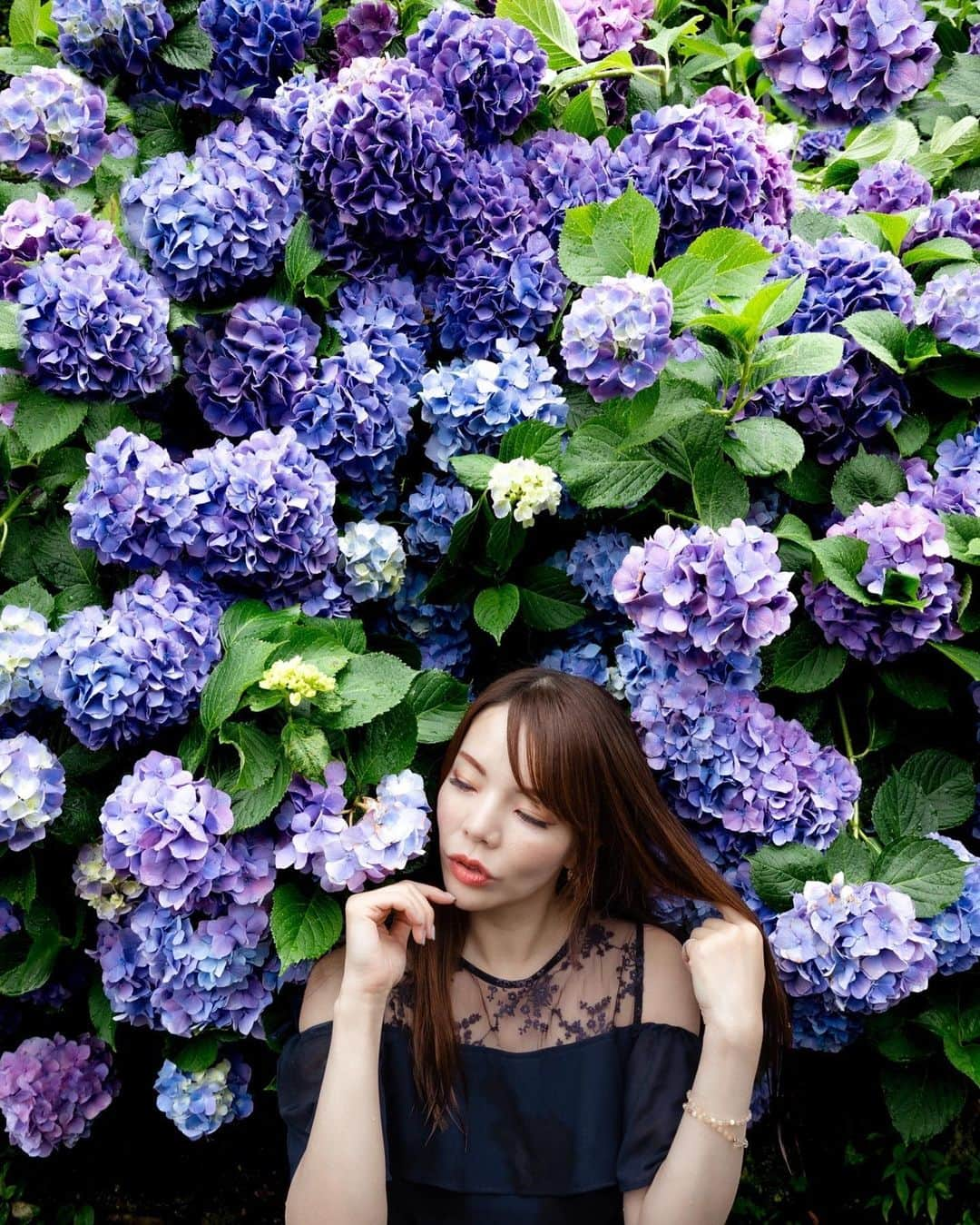 Mikaさんのインスタグラム写真 - (MikaInstagram)「『hydrangea beauty』  ・ ・ ・ photo by @shirapyonphoto 📸 model @mika_portrait  ・ ・ ・ ・ follow me💋  #美花展 #紫陽花ポートレート #紫陽花の季節  #紫陽花が好き  #被写体モデル #カメラ女子 #キリトリセカイ #ポートレートセレクション #ポートレート撮影 #被写体依頼受付中 #スクリーンに恋して #カメラマンさんと繋がりたい #被写体なります #ポートレートしま専科 #写真を止めるな #jp_portrait部 #jp_portrait_collection #portrait #japanesegirl #asiangirl #love_camera_club #asianbeauty #portraits_dream #hydrangeaseason  #hydrangeaflower  #hydrangeasofinstagram  #excellent_portraits #top_portrait_photo #pasha_magazine #tokyocameraclub」7月2日 18時34分 - mika_portrait