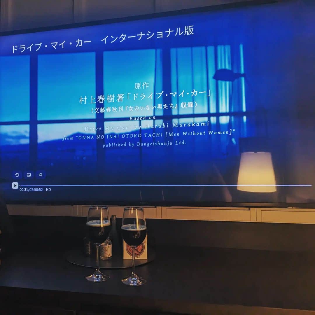 宮田愛子さんのインスタグラム写真 - (宮田愛子Instagram)「今年2月にオープンした、東京ドームホテルのプレミアムフロア。  休日に緑あふれるリゾートに行く案も検討したけれど、「都会に泊まってもリフレッシュできる」とのコンセプト通り、 想像以上の非日常感を味わえました🎵  ホテルスタッフの皆さんのホスピタリティ、きめ細かい間取りとアメニティ、夜景…。 家事から解放されて、半年ぶりくらいに夫婦で映画を観られたし🥺 こういう時間って本当に大切なんだな…  大人だけでなく、子供たちにとっても戦隊ヒーロースペースあり、遊園地ありで夢の国のようでした🌟  また行こう！」7月2日 18時38分 - miyata.aiko