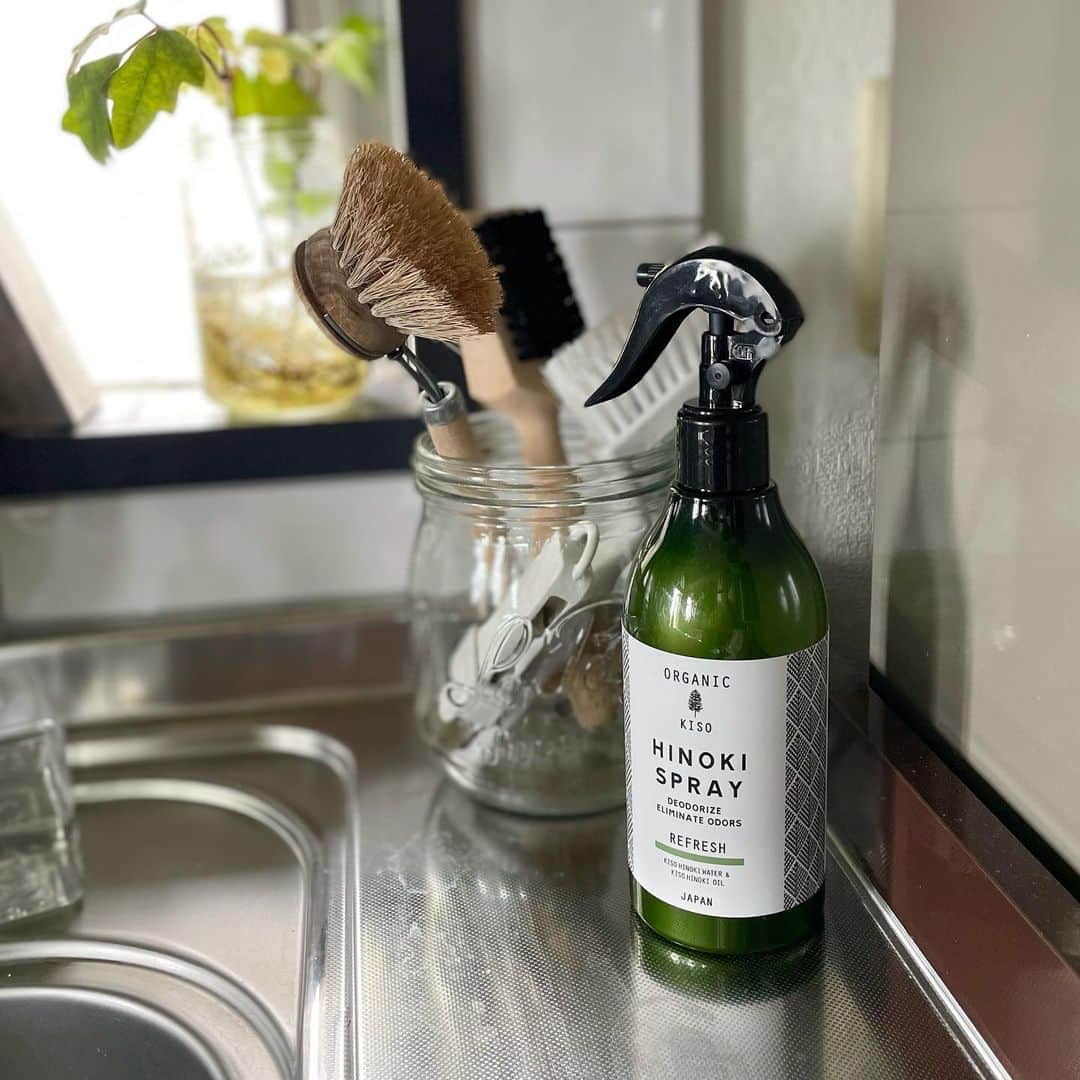 212 KITCHEN STOREさんのインスタグラム写真 - (212 KITCHEN STOREInstagram)「【自然の力を使って快適に】 『ヒノキ 天然消臭除菌スプレー』 ━━━━━━━━━━━━━━ 木曽ヒノキの森から生まれた〝HINOKI〟シリーズ。 成分は『ヒノキ』と『水』。100%天然素材のみを使用しているから、安心・安全に使用できます。 化学合成物質を一切使用していないから、お子さんやペットのいるご家庭でも◎ キッチンやバストイレ、寝室、車内など。  良い香りだけではなく、除菌・消臭効果のあるスプレーで快適に過ごしましょ。  　 ※在庫が流動的なため、欠品の場合がございます。 ※一部、お取り扱いのない店舗がございます。  ▼ストアリンクはプロフィールから! @212_kitchen_store ━━━━━━━━━━━━━━ #212kitchenstore#212キッチンストア#212kitchen#212キッチン#ヒノキ#消臭#除菌#スプレー#いろんなシーンで使える」7月2日 18時42分 - 212_kitchen_store