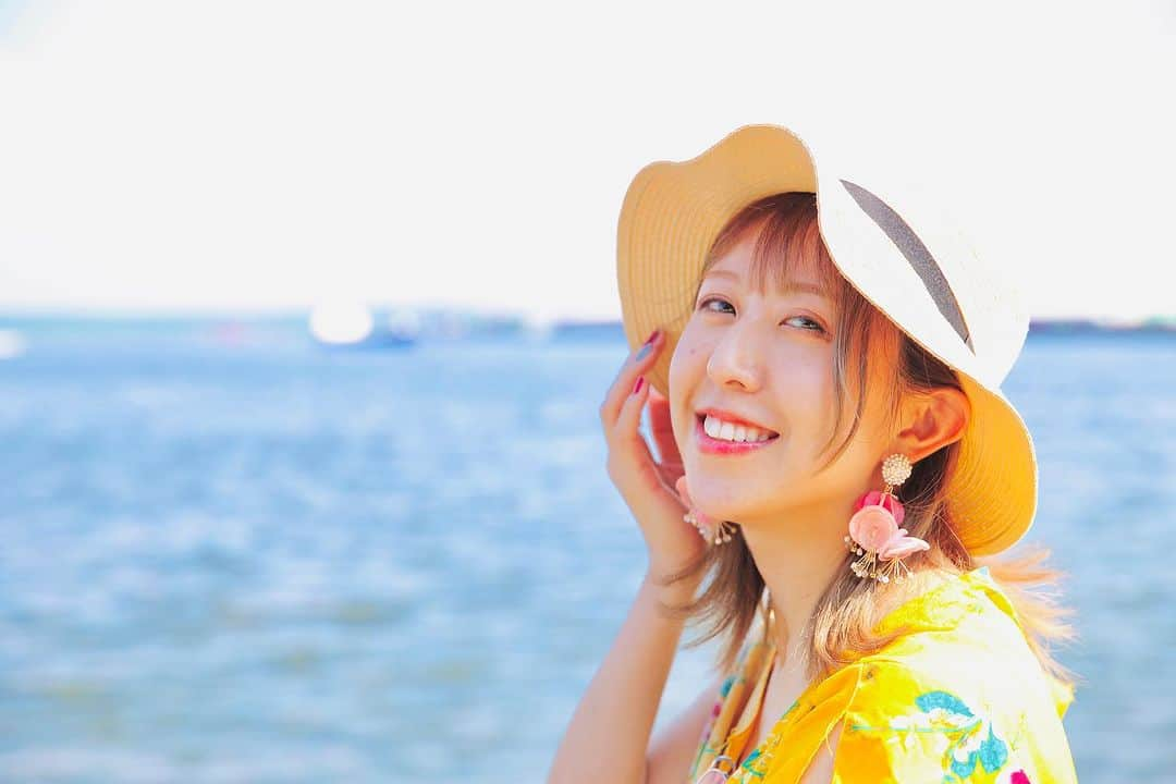 井上麗夢さんのインスタグラム写真 - (井上麗夢Instagram)「🌻  夏は大好きだけど 汗が止まらないから恥ずかしい！ でも汗を止める手術なんてしたくなくて、 汗っかきの自分が好きだったりする。笑  最近Twitterの仕様が変わって 表示される件数が制限されちゃって。  そしたら私の告知も届かないわけで。  演劇界とかってまだまだ Twitter界隈が多いと思うのよね。 だからかなしい…  でも、その分Instagramもがんばるね。 届いてほしいなぁ。 色んな人に色んな言葉が。  ⁡#海 #海撮影 #夏撮影 _ _ _ _ _ _ _ ⁡ ⁡ #맞팔　#데일리　#소통 #좋아요반사　#오오티디　	#패션 ⁡ #igers #tflers #ootd #fashion #hairstyle ⁡ #コーデ #ヘアアレンジ #撮影会 #撮影会モデル ⁡」7月2日 18時57分 - remu_inoue