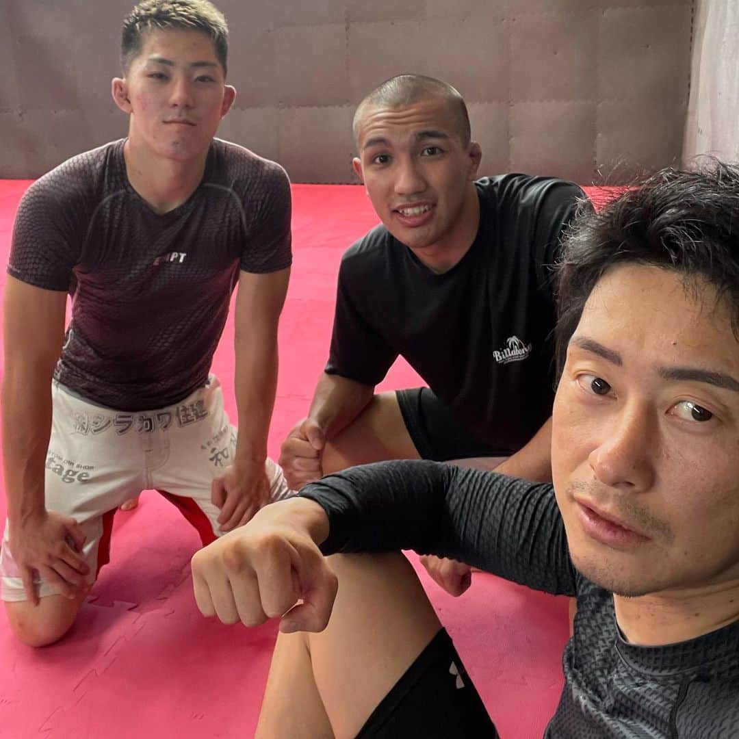 吉永啓之輔のインスタグラム：「帰って来て3人で寝技練習やって  終了〜🫡  2日間お疲れ様でした  皆んなのサポートに感謝🙏」