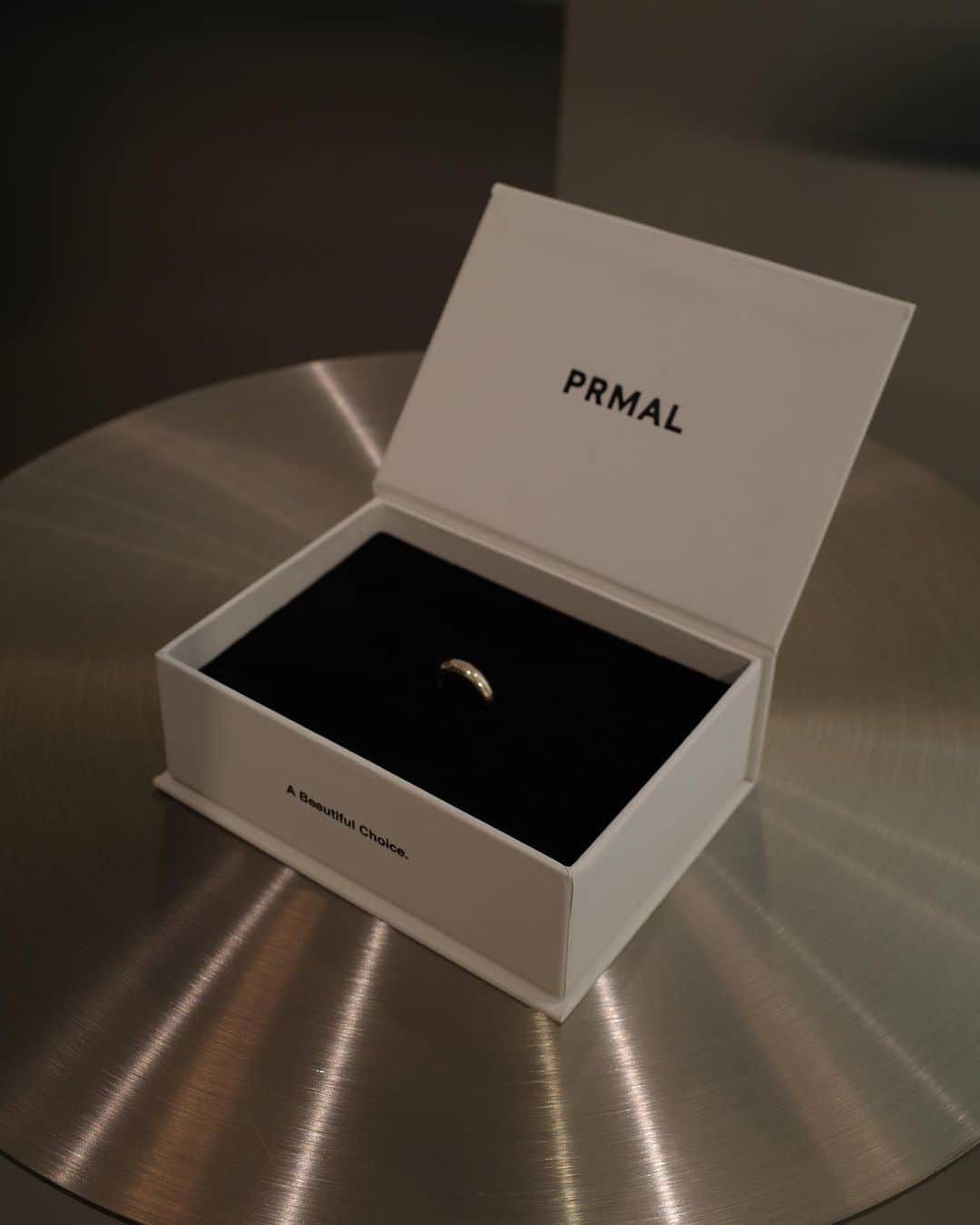 中瀬古ゆきなさんのインスタグラム写真 - (中瀬古ゆきなInstagram)「new jewelry.  @prmal_jewelry  DOME SLICE RING.  ドーム型の美しいフォルムに 敷き詰められたメレダイヤモンドに 心ときめきました♡  #prmal #ラボグロウンダイヤモンド」7月2日 19時05分 - yuch1129