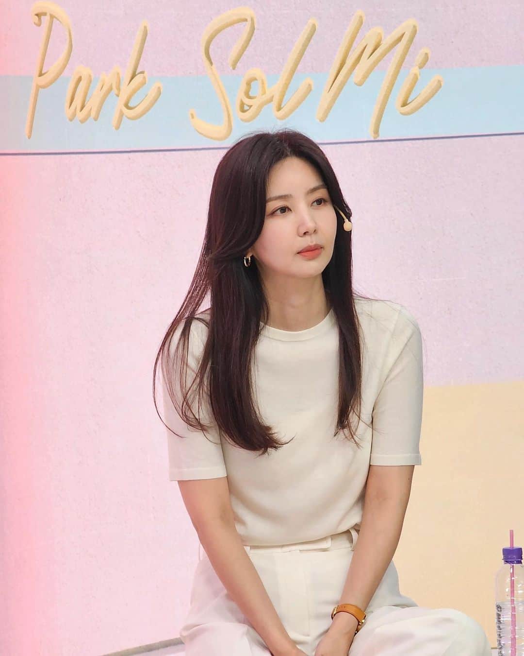 パク・ソルミのインスタグラム：「ㅡ 일끝나고  댄스댄스타임🎶 마을버스타고 치맥한잔하면서  피로회복중!!   너무 좋아!!!!」