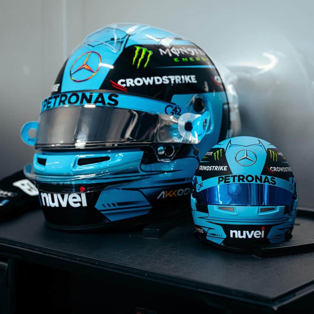 MERCEDES AMG PETRONASさんのインスタグラム写真 - (MERCEDES AMG PETRONASInstagram)「George's Mini Replica Helmet is now exclusively available on the Team Store. 💙  Link in bio. 📲」7月2日 19時13分 - mercedesamgf1
