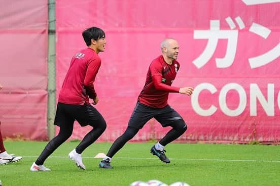 櫻井辰徳のインスタグラム：「Arigato Andres!!!!! 一緒にサッカーできた時間は一生の宝物です。  #andresiniesta ❤️」