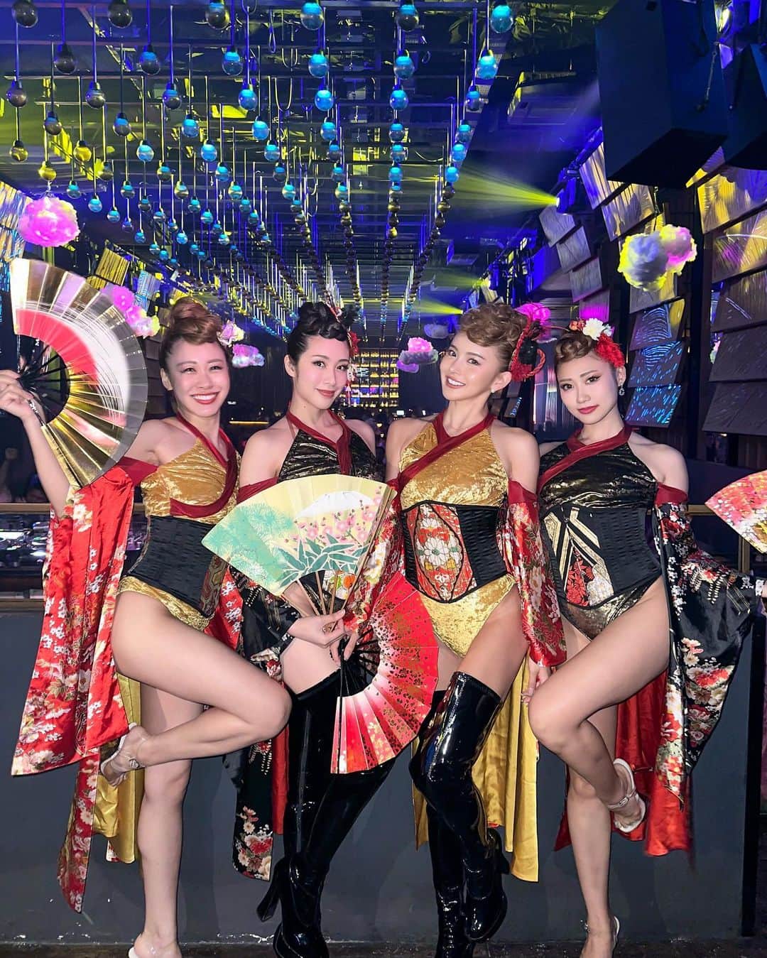 カレンのインスタグラム：「in Jakarta🇮🇩 CYBERJAPAN定番の地ジャカルタ🩵  ポールダンサーの REMIさんSHERIさんと♡ CJDからChiakiちゃんと♡ 弾丸ハードスケジュールで ゆっくりは出来なかったけど 4人で楽しいステージでした🥰🔥  今までたくさん踊らせてもらってきた 大好きな国だし またパフォーマンスできて 幸せ噛み締めたっ❣️💃  #cyberjapan #costume #jakarta #インドネシア #ジャカルタ」