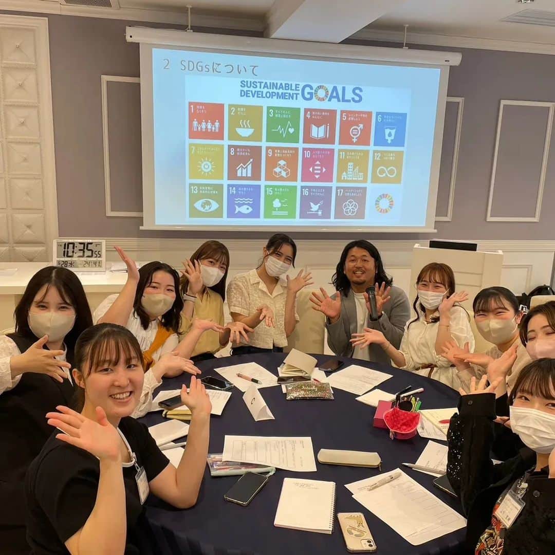 東京ウェディングカレッジさんのインスタグラム写真 - (東京ウェディングカレッジInstagram)「#プランナー科 国際教育🇯🇵🌎  プランナー科の国際教育の様子を紹介します😊  SDGsについて考えるワークに取り組み、JICA（国際協力機構）の方から国際派遣体験談をお聞きしました◎  食文化やマナー、民族や風習のお話から国際的な視野を持ち考えることができるようになる時間でした！  学生たちには、今の・そしてこれからのグローバル社会をたくましく生き抜き、国境を超えた活躍をしていってほしいです✨  JICAとは…日本の政府開発援助（ODA）を一元的に行う実施機関として、開発途上国への国際協力を行っている独立行政法人です  #ウェディングプランナー #ブライダル専門学校 #ブライダル学生 #JICA #国際協力機構 #東京ウェディングホテル専門学校 #TWH」7月2日 19時28分 - weddingcollege