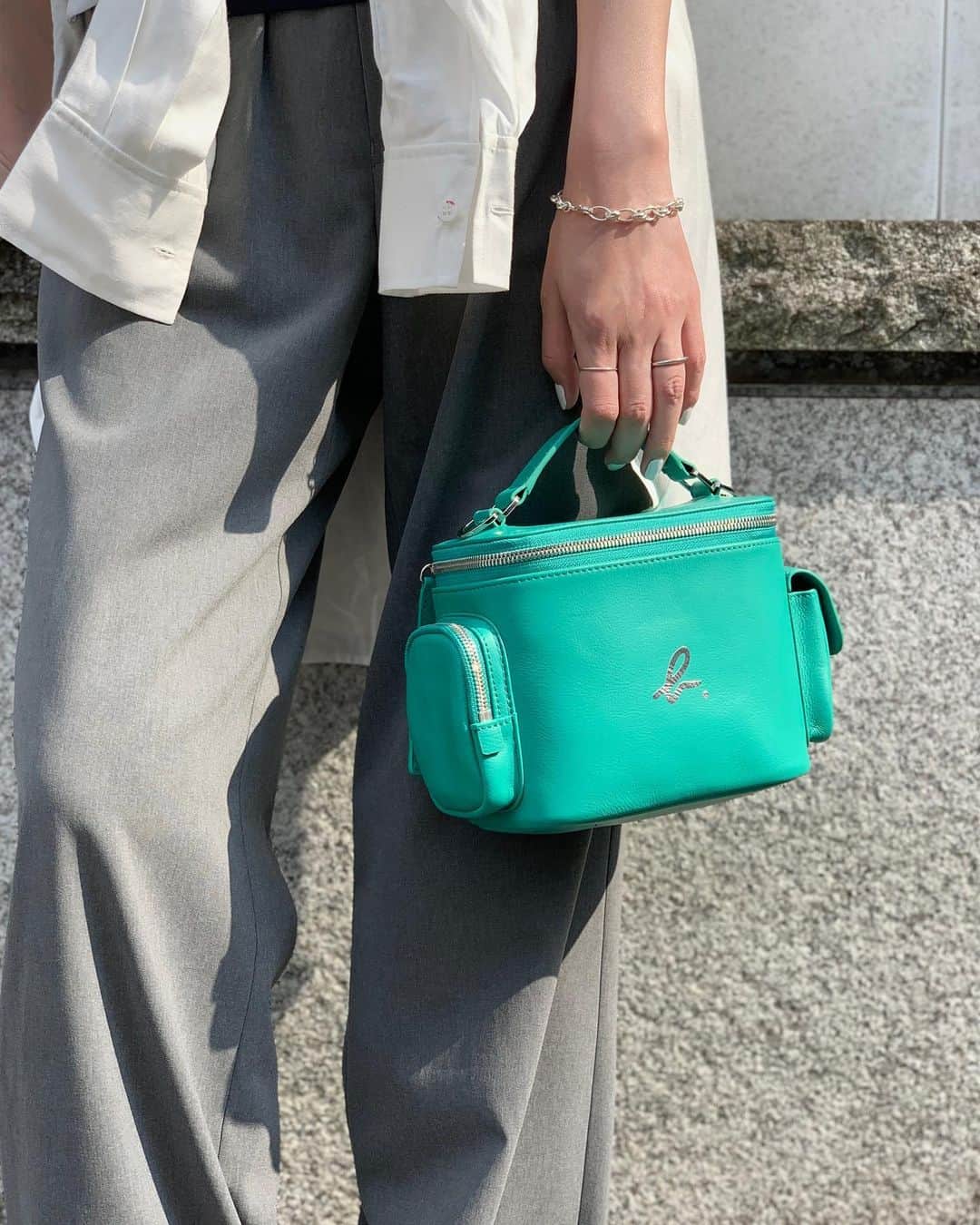 Shiho Sasakiさんのインスタグラム写真 - (Shiho SasakiInstagram)「暑いねー！🫠 シンプルコーデにカラーBagだった日💚  #agnesb #アニエスベー #アニエスベーバッグ」7月2日 19時25分 - shihomurata0718