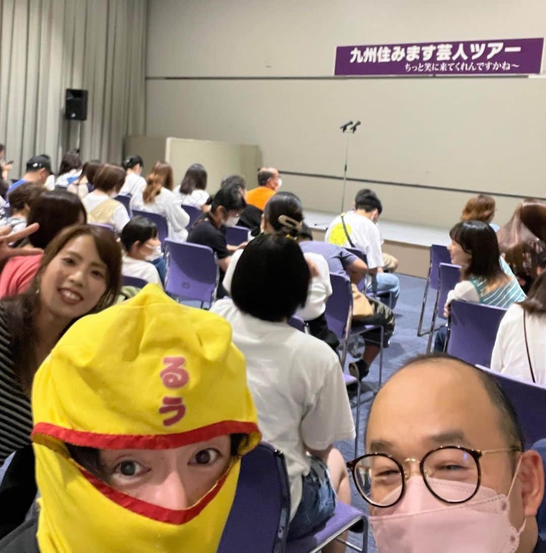 のインスタグラム：「前編！ 今日は宮交シティに 仲良しの嫁恐竜さんとチキンナンゴーさんのお笑いライブへ！  まさかの豚足王子と 都城メンチカツカレーで コラボ中の清藤さんにバッタリ！  九州住みます芸人ツアー ～ちっと笑いに来てくれんですかね～～  出演者：嫁恐竜 / チキンナンゴー / ひのひかり智 / もっこすファイヤー / 安井政史 / カイキンショウ / メタルラック  一緒にライブ楽しみまくルウ！  後編に続く ★ ★ #カレー好きと繋がりたい #チキン南蛮カレー #都城ランチ #カレー #宮崎グルメ #都城テイクアウト #カレー倶楽部ルウ #宮崎 #都城 #カレー好きな人と繋がりたい #宮崎ランチ #都城メンチ #お取り寄せ」