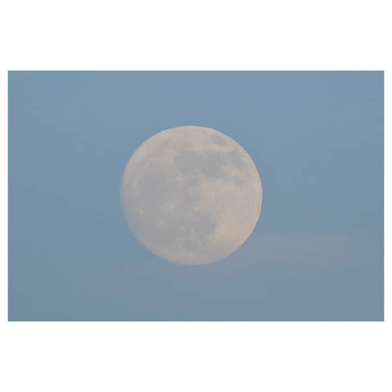 菊池真以さんのインスタグラム写真 - (菊池真以Instagram)「月が綺麗だねって😍親子で見てた🌕あしたが満月だね✨✨ . 梅雨前線の北側に入って 青い空も見られました✨✨ . 気がついたら7月が始まってる〜💦」7月2日 19時36分 - mai_sorairo