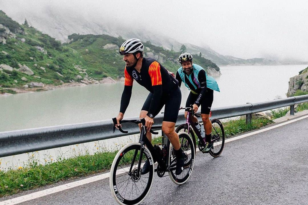 ファビアン・カンチェラーラさんのインスタグラム写真 - (ファビアン・カンチェラーラInstagram)「@chasingcancellara Berne-Andermatt 🙌🏼 Epic but tough day on the bike with my teammate @paulripke and lots of likeminded cyclists. Congrats to all participants 👏🏼 Many thanks to all staff, volunteers and partners @mercedesbenz_switzerland, host partner @andermatt_swiss_alps, @ride_bmc @assosofswitzerland @tudorwatch  📸 @davidandkathrin @alainbalsiger @berner.cycling.league  #WerideBernAndermatt #BernAndermatt #ChasingCancellara」7月2日 19時29分 - fabian_cancellara