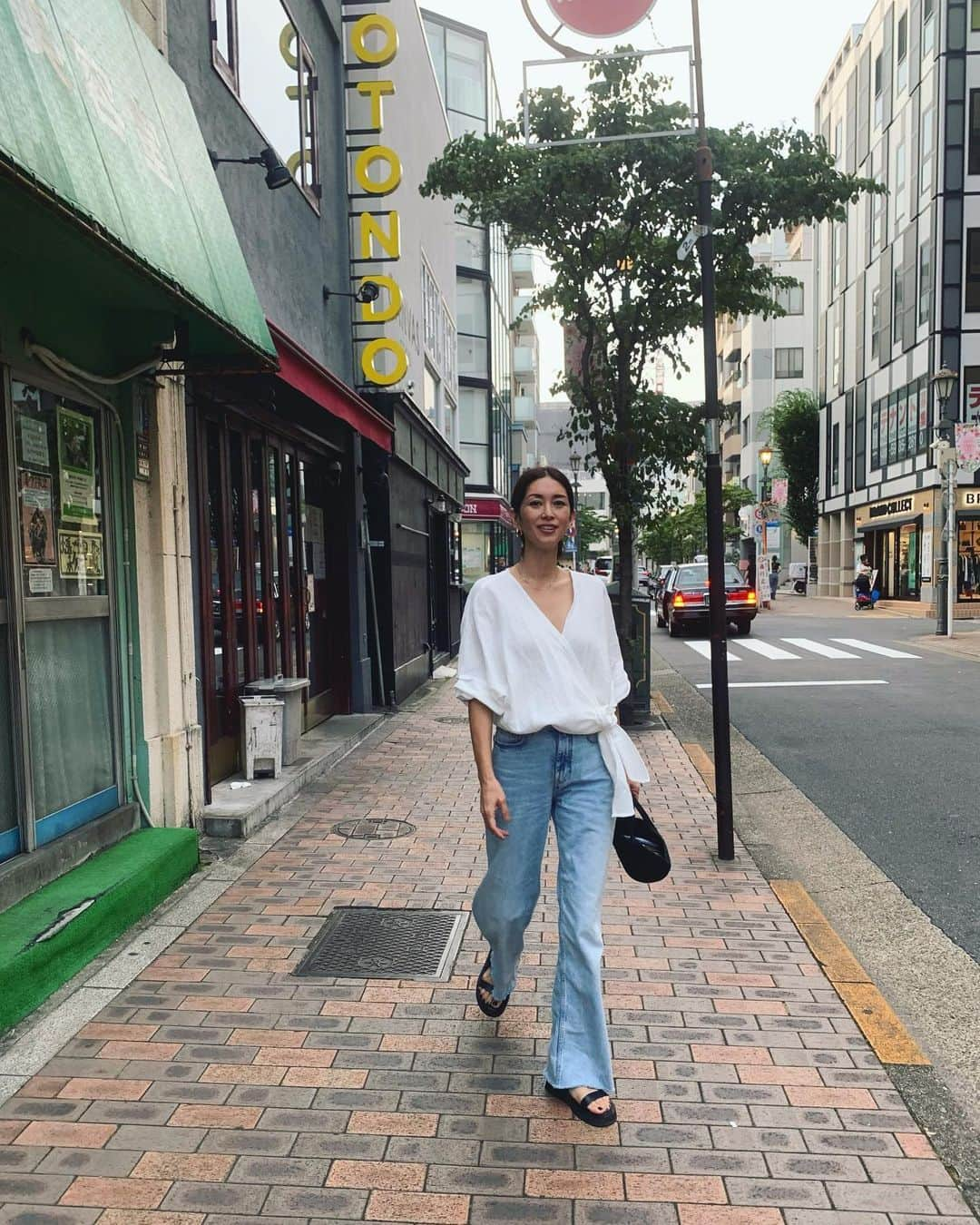 ブレンダさんのインスタグラム写真 - (ブレンダInstagram)「So many natsukashii feelings spending two weeks in my old neighborhood, Hiroo (広尾). A lot has changed but still so many familiar places and faces.  Loved the sound of “いらしゃいませ (welcome!)” from the same Izakaya oniichan from years ago… and always  running into old (and new) friends in the shotengai… 🥰」7月2日 19時31分 - bk_olive