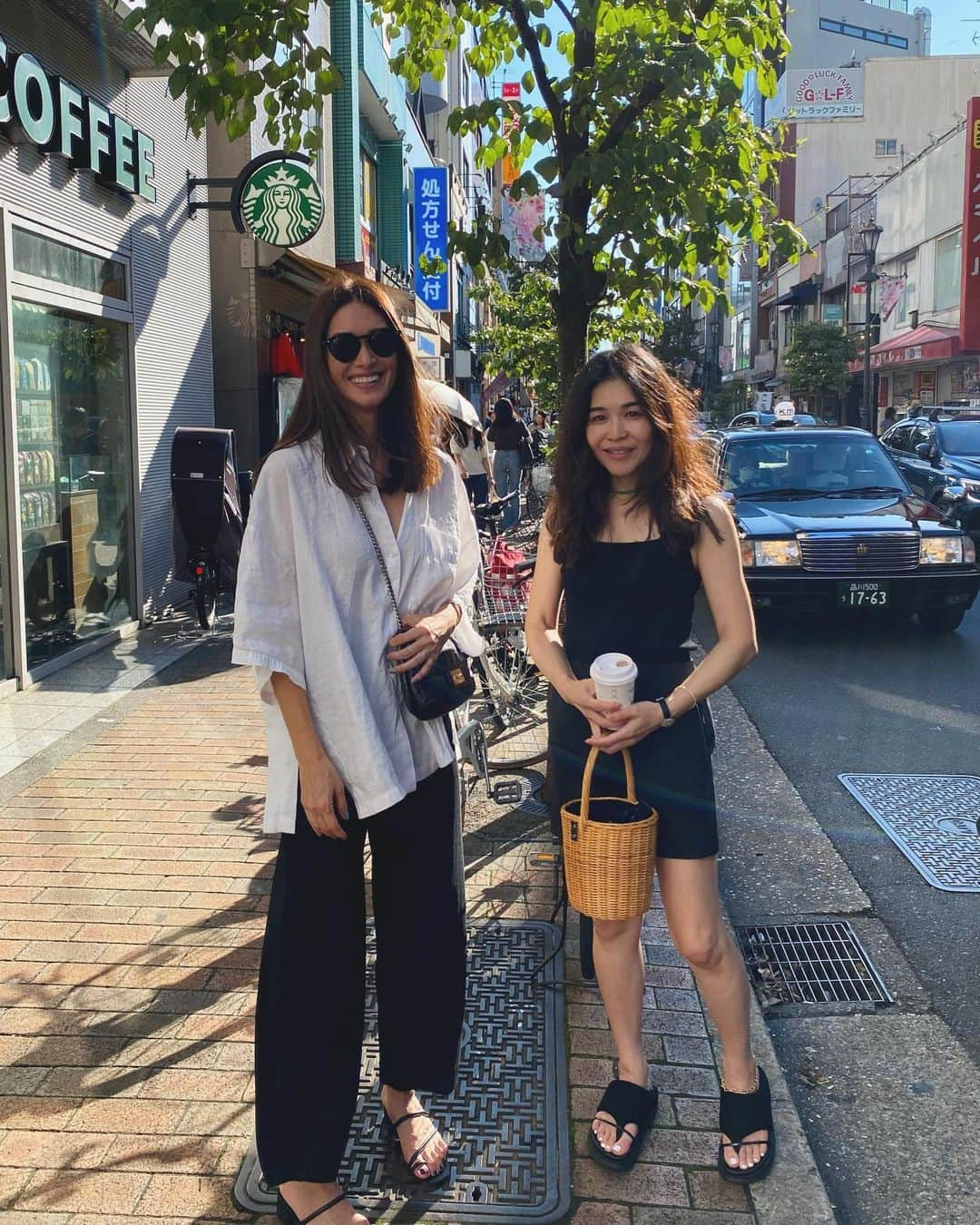 ブレンダさんのインスタグラム写真 - (ブレンダInstagram)「So many natsukashii feelings spending two weeks in my old neighborhood, Hiroo (広尾). A lot has changed but still so many familiar places and faces.  Loved the sound of “いらしゃいませ (welcome!)” from the same Izakaya oniichan from years ago… and always  running into old (and new) friends in the shotengai… 🥰」7月2日 19時31分 - bk_olive