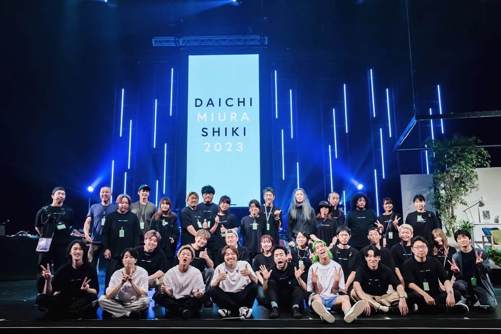 穴井隆文のインスタグラム：「ちょっと時間差になってしまいましたが、、 ⁡ 「DAICHI MIURA FAN CLUB EVENT 2023」 無事完走！！お疲れ様でした😆 ⁡ 大知くんを始め、バンドの皆さん、スタッフさん、ダンサーのみんな、そして応援してくださった皆様に感謝の気持ちでいっぱいです！ 改めて、このチームでパフォーマンスできることを幸せに思います😌 ⁡ ダンサー陣にはひびきが加わって、新たな風を吹き込んでくれました！ まこっちゃんだいきからも日々刺激をもらって、とても充実したFCイベントになりました🔥 ⁡ ありがとうございました！！ ⁡ @daichimiura824  @dj_daishizen  @kenshitakimoto  @shokamijo  @mocchieee  @タッキー @macthelonger  @daiki_ohta_  @hibiki_iha  ⁡ ⁡ #daichimiura #大知識 #fanclubevent」