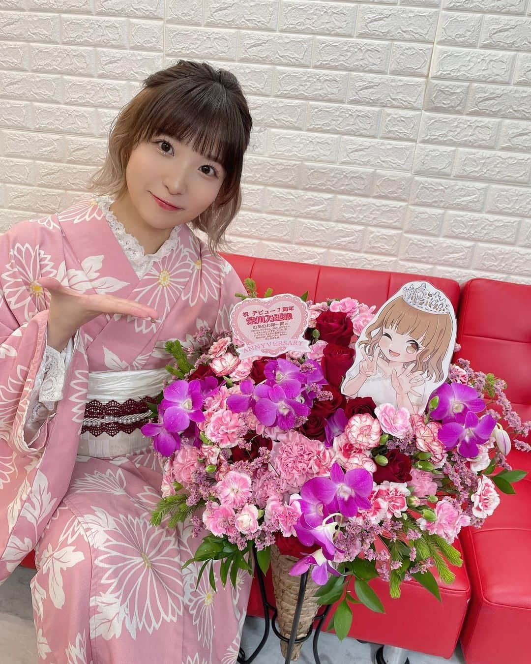 栄川乃亜のインスタグラム：「♡♡♡  デビュー7周年イベント ありがとうございました🥳🫶  素敵なお花やプレゼント お祝いの言葉もたくさん頂いて 幸せいっぱい！会えて嬉しかったよ！  8年目の栄川乃亜も好きでいてね⸜❤︎⸝‍  #イベント #デビュー7周年 #サイン会 #浴衣」