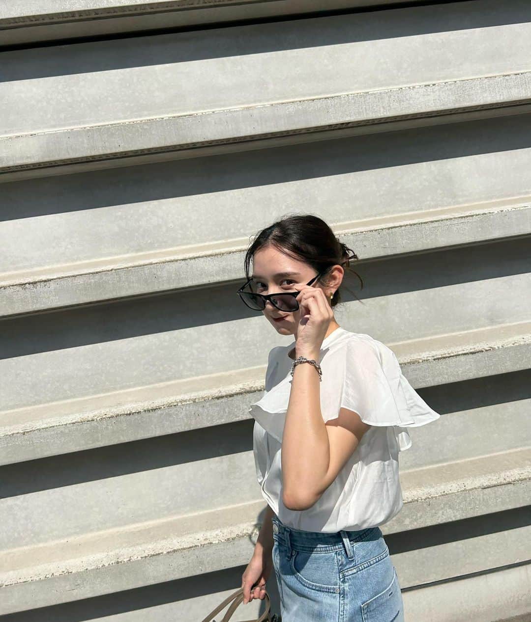 大西百合子さんのインスタグラム写真 - (大西百合子Instagram)「☀︎Sunny day vibes☀︎  ✔️DON’T FORGET TO BRING Sunglass Suncream Smile  #onishiyuriko」7月2日 19時37分 - yurikooo_jpn