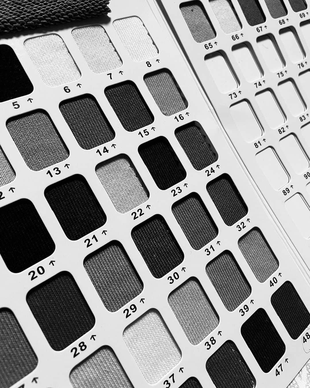 lve_xxxxのインスタグラム：「. . Ai × LVEU. 2023 A / W 企画  皆んなで選ぼう！ 皆んなで作ろう！  スウェットカラバリ投票🗳️  ストーリーにて質問箱で投票を 現在、行っております！  いつもご覧頂いているフォロワー様と なにかしたいと思ってて、 今回この企画が、通りましたぁ👏歓喜  24H限定では御座いますが 是非ご参加下さいませ♡  ハイライトからも飛べます！  『皆んなで選ぼう作ろう企画』  ネーミングセンスの無さよ← 相方に考えてもらえばよかったな🤔笑  .」