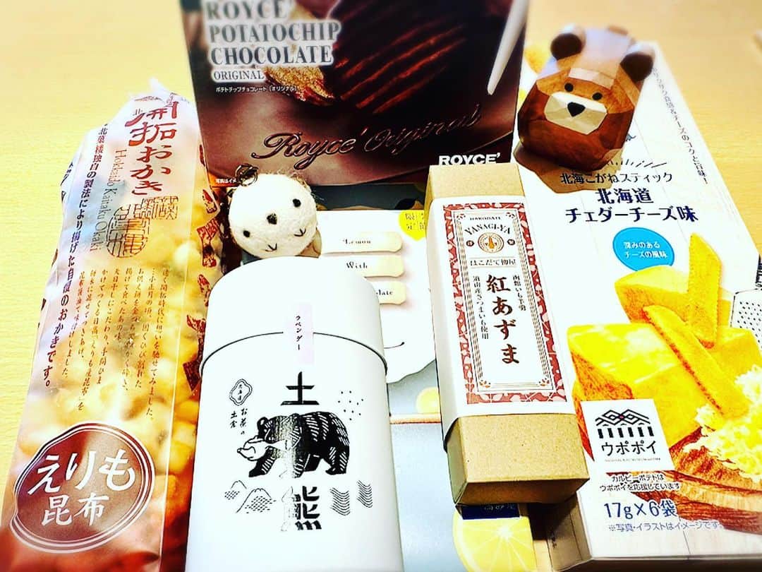 木山裕策さんのインスタグラム写真 - (木山裕策Instagram)「今日のお土産😄。 木彫りの🐻とシマエナガキーホルダーが可愛いでしょ？  来週もまた北海道（訓子府町）にお邪魔いたします‼️」7月2日 19時47分 - kiyamayusaku