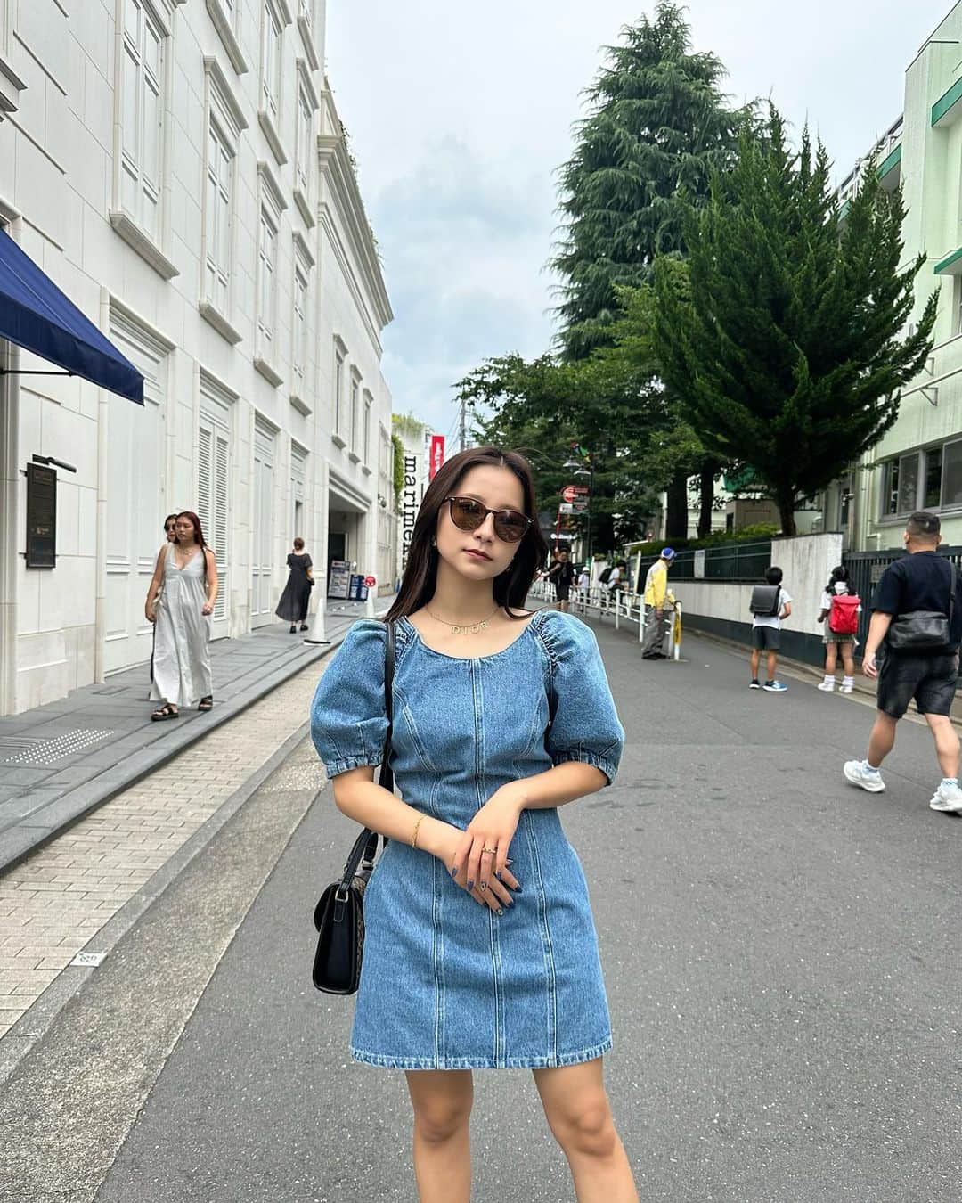 なーちゃんのインスタグラム：「お気に入りワンピース🫶 デニム生地大好きすぎて いつも同じ服買いすぎって言われる😐moussyのワンピースだよ〜👗  #moussy #なーちゃん服 #ワンピース #デニム #デニムコーデ #moussysnap #snap #fashion #fashionstyle」